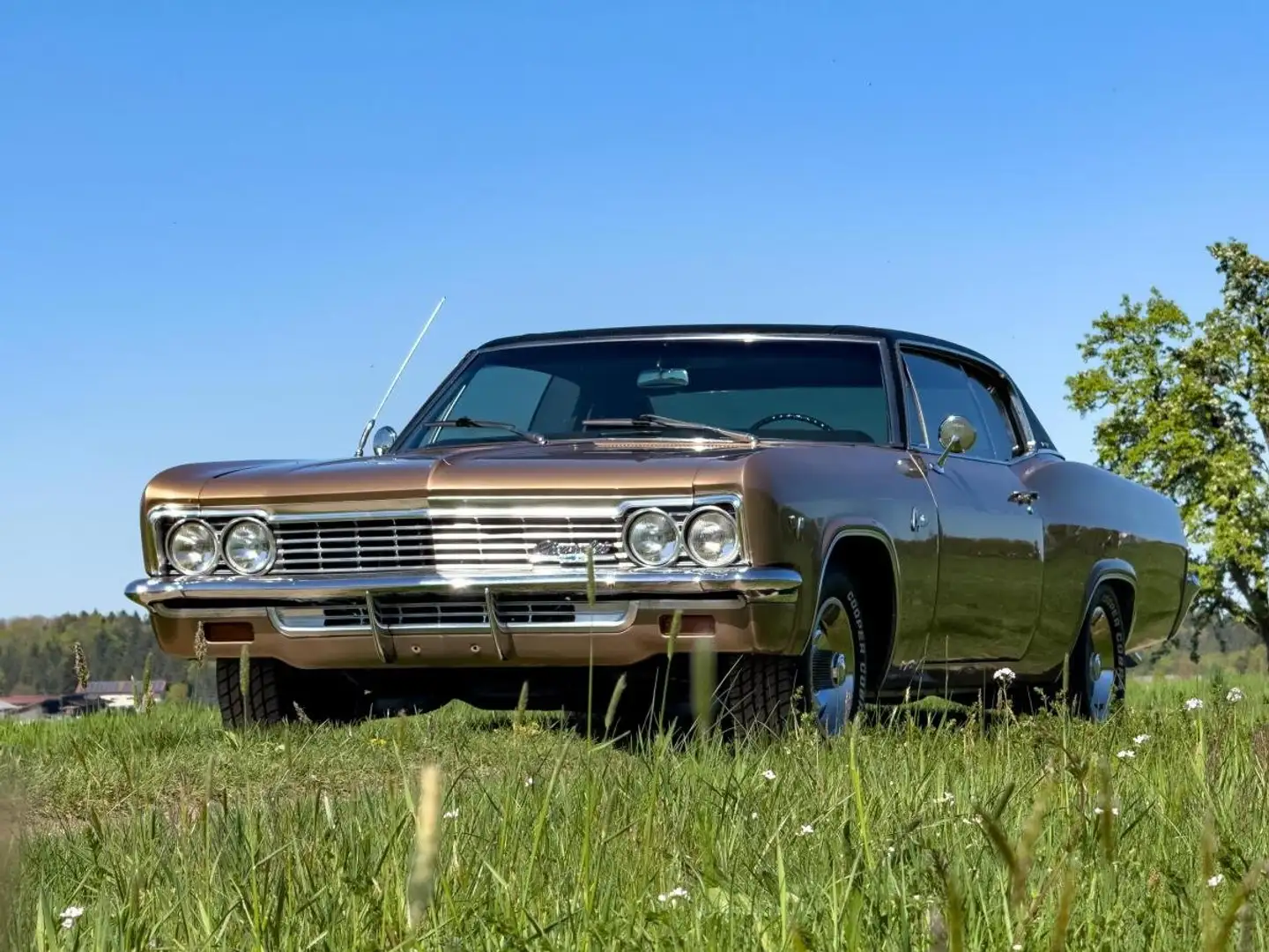 Chevrolet Caprice 2-Door Custom Coupe Gold - 1