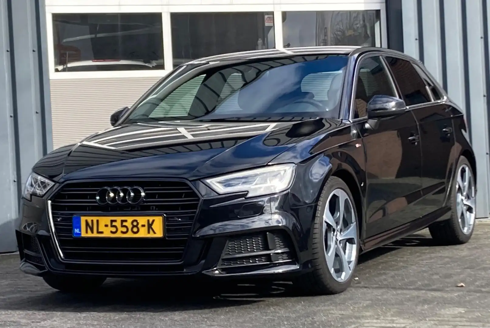 Audi A3 Sportback 1.0 TFSI Sport S Line Edition Automaat, Zwart - 1