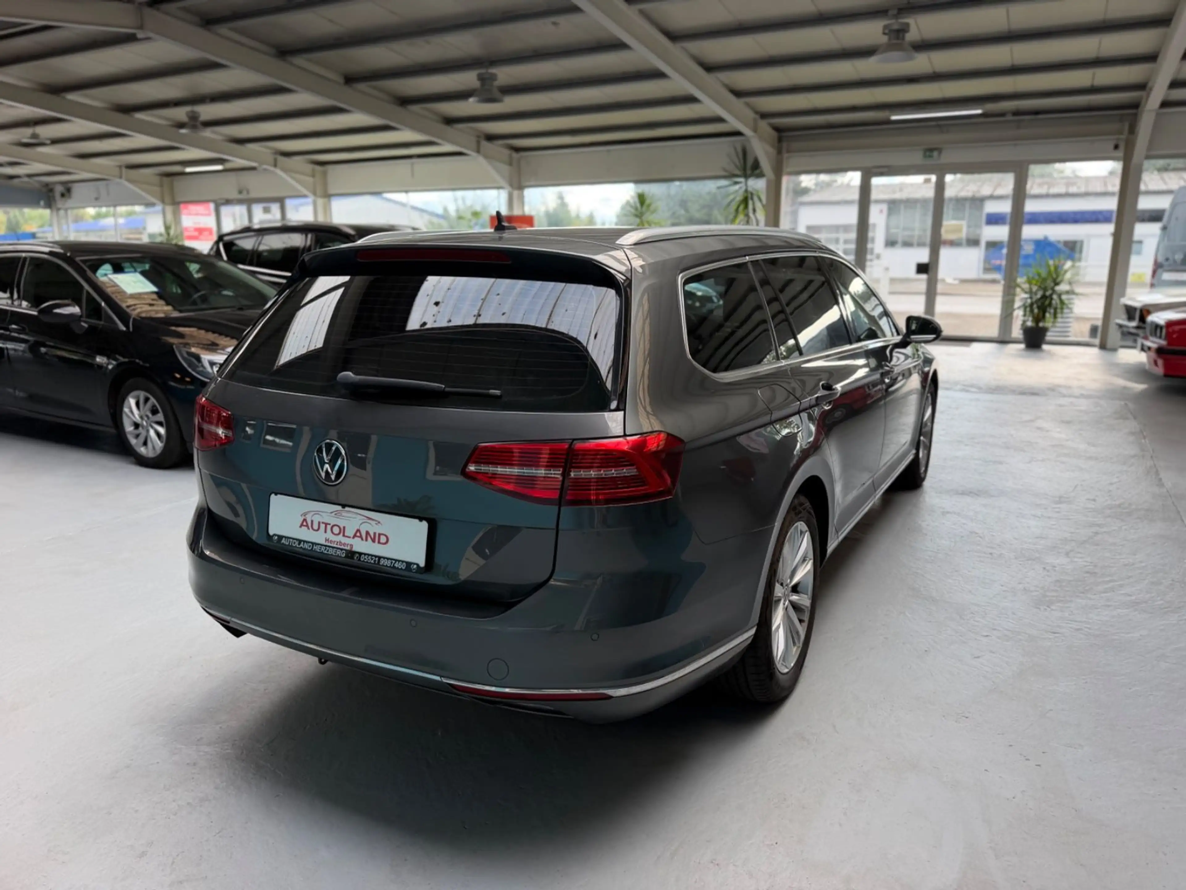 Volkswagen Passat Variant *Passat Variant*Highline*AHK*LED*DSG*NAVI*PDC* — photo 4