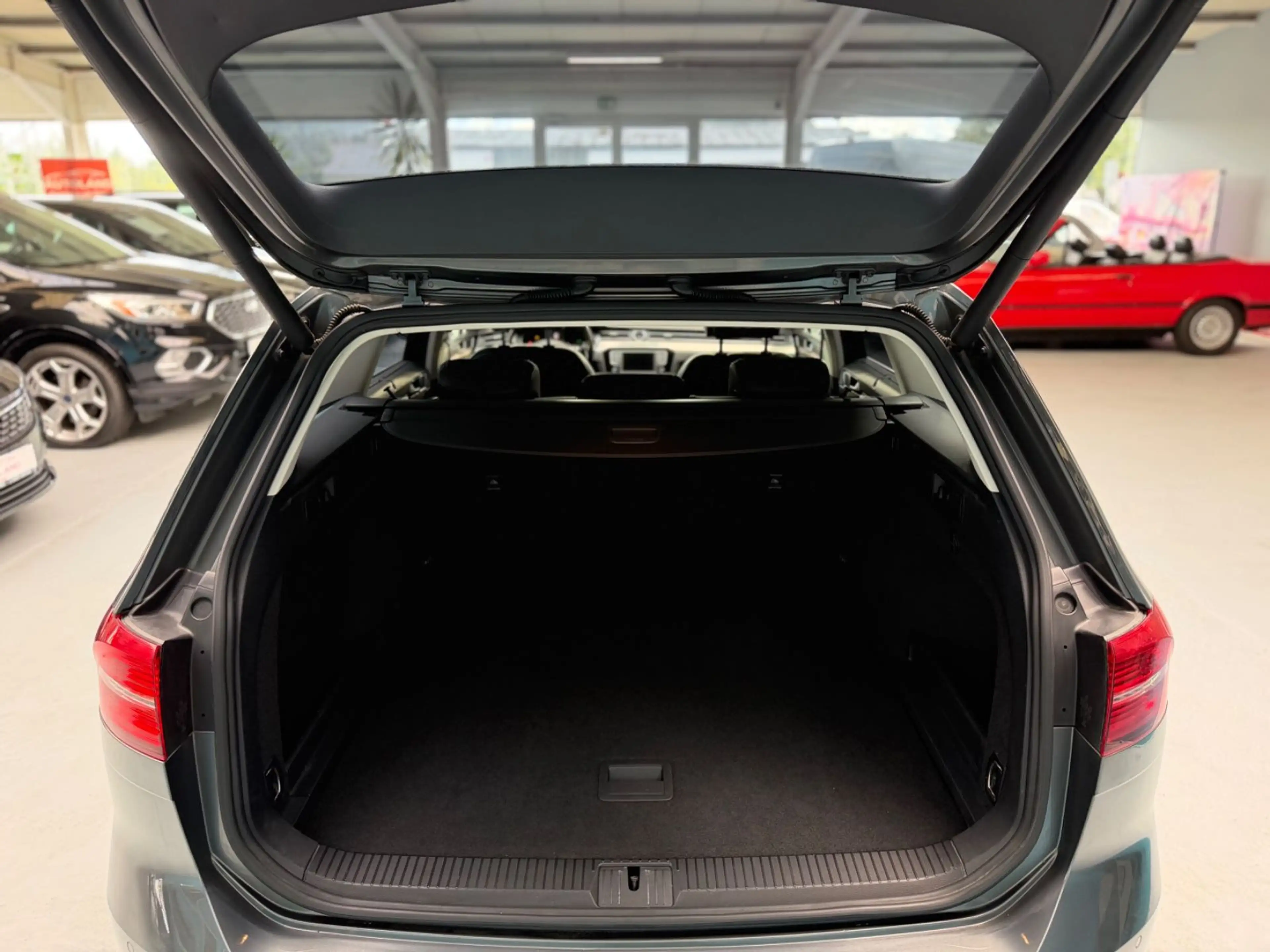 Volkswagen Passat Variant *Passat Variant*Highline*AHK*LED*DSG*NAVI*PDC* — photo 6