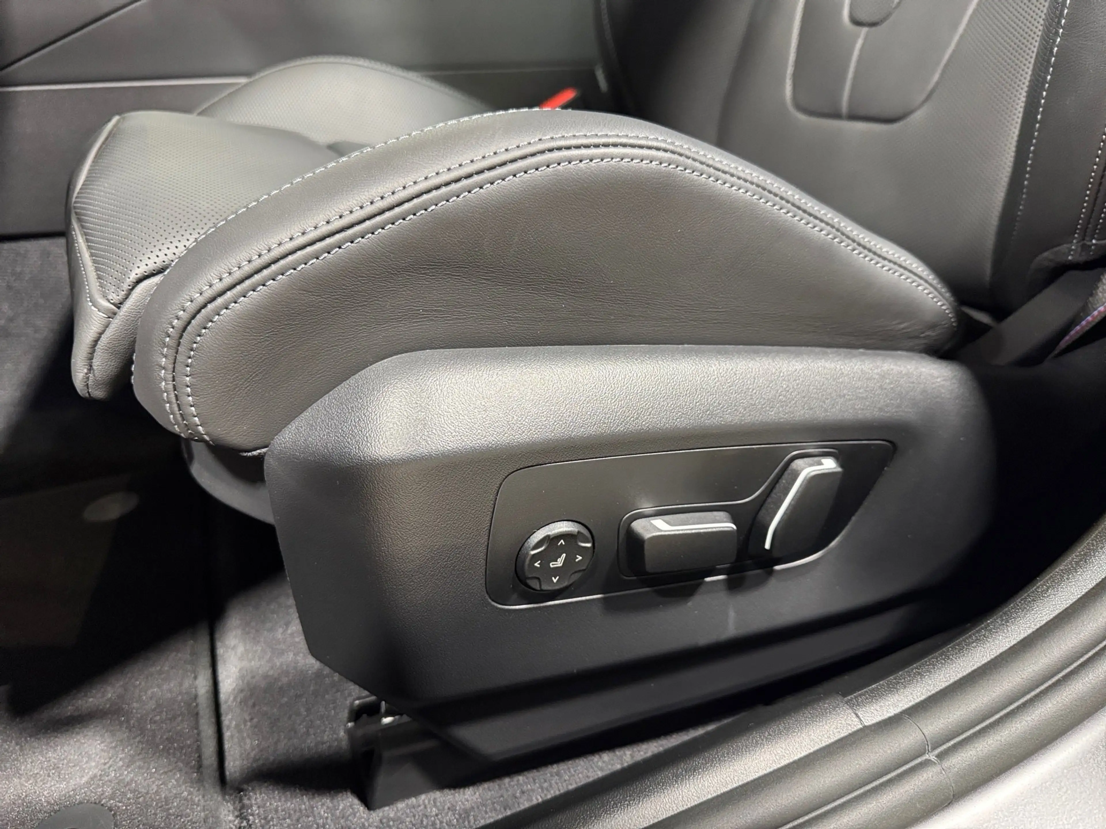 BMW M5 — photo 7