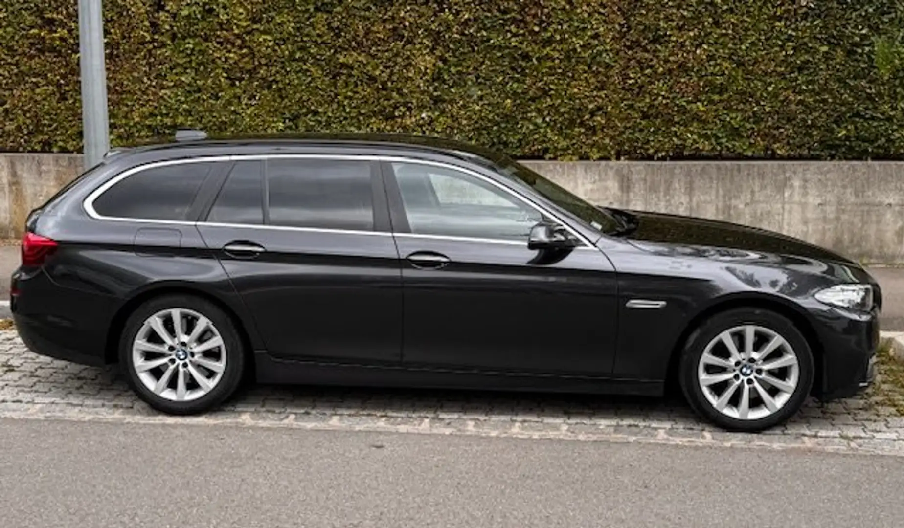BMW 530 530d xDrive Touring Aut. Luxury Line Gris - 2