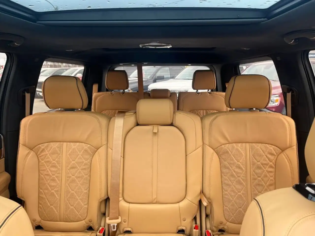 Jeep Grand Wagoneer снимка Jeep Grand Wagoneer