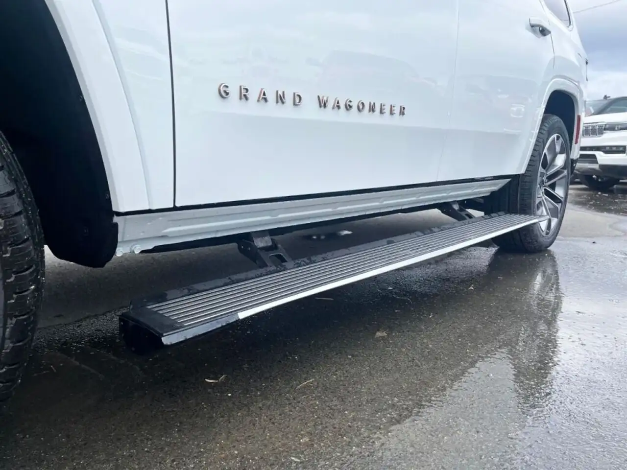 Jeep Grand Wagoneer снимка Jeep Grand Wagoneer