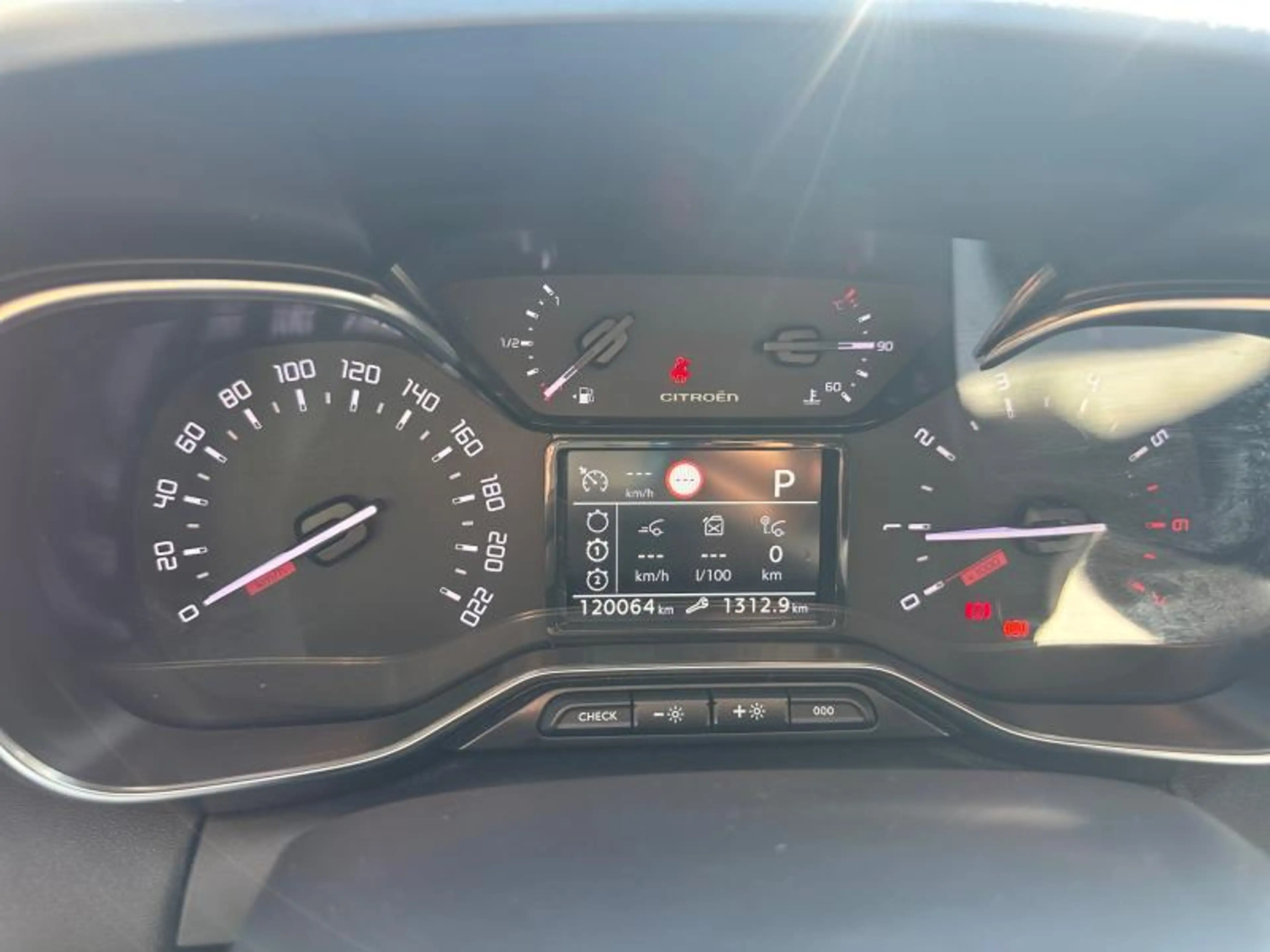 Citroen C3 Aircross 1.2 110cv Automatique Blanc 02/19 Airco GPS Cruise — photo 14