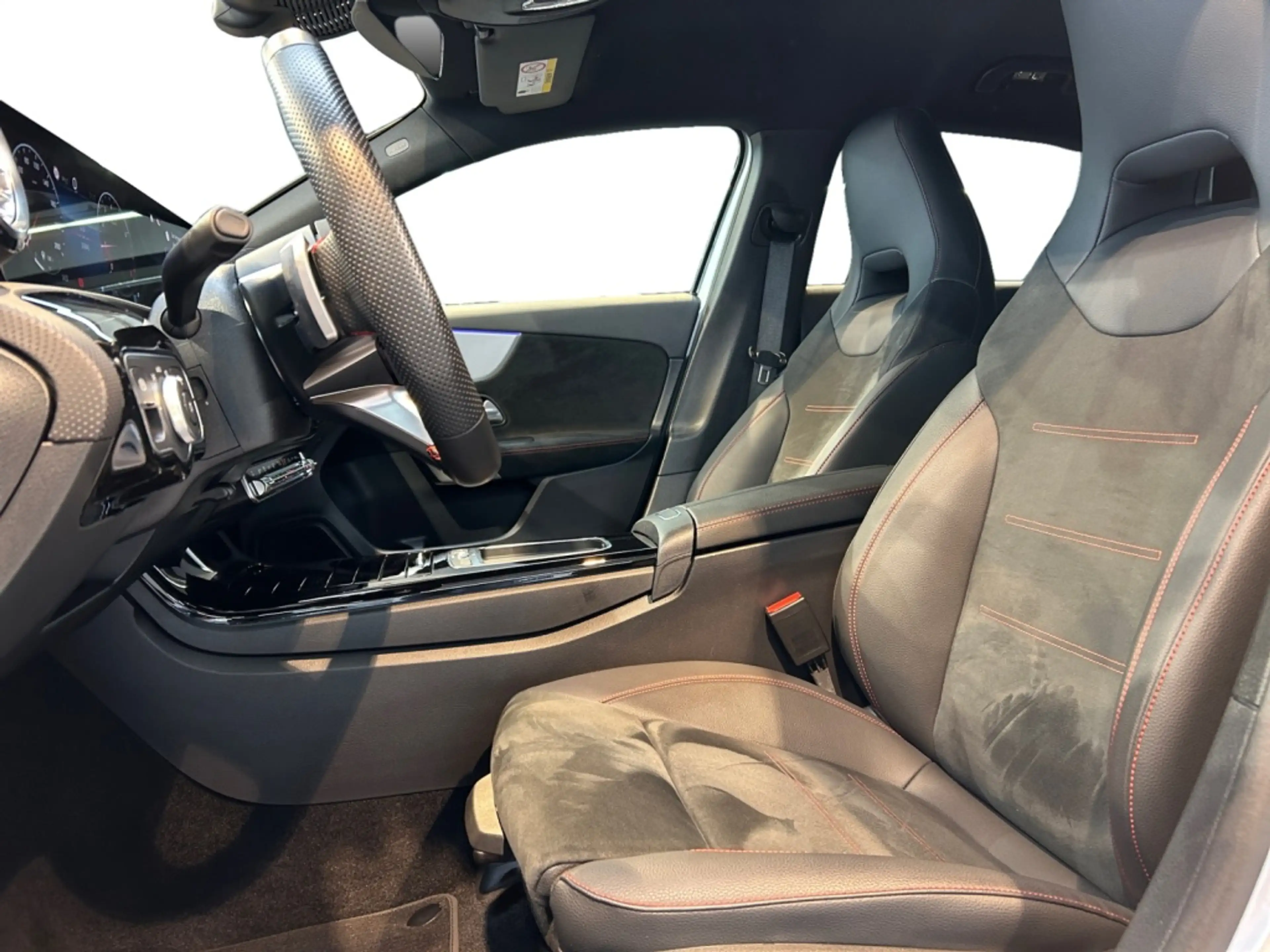 Mercedes-Benz A 200 AMG AMG+MBUX+Wide+360+Cam+LED+Navi+AUT+PTS — photo 10