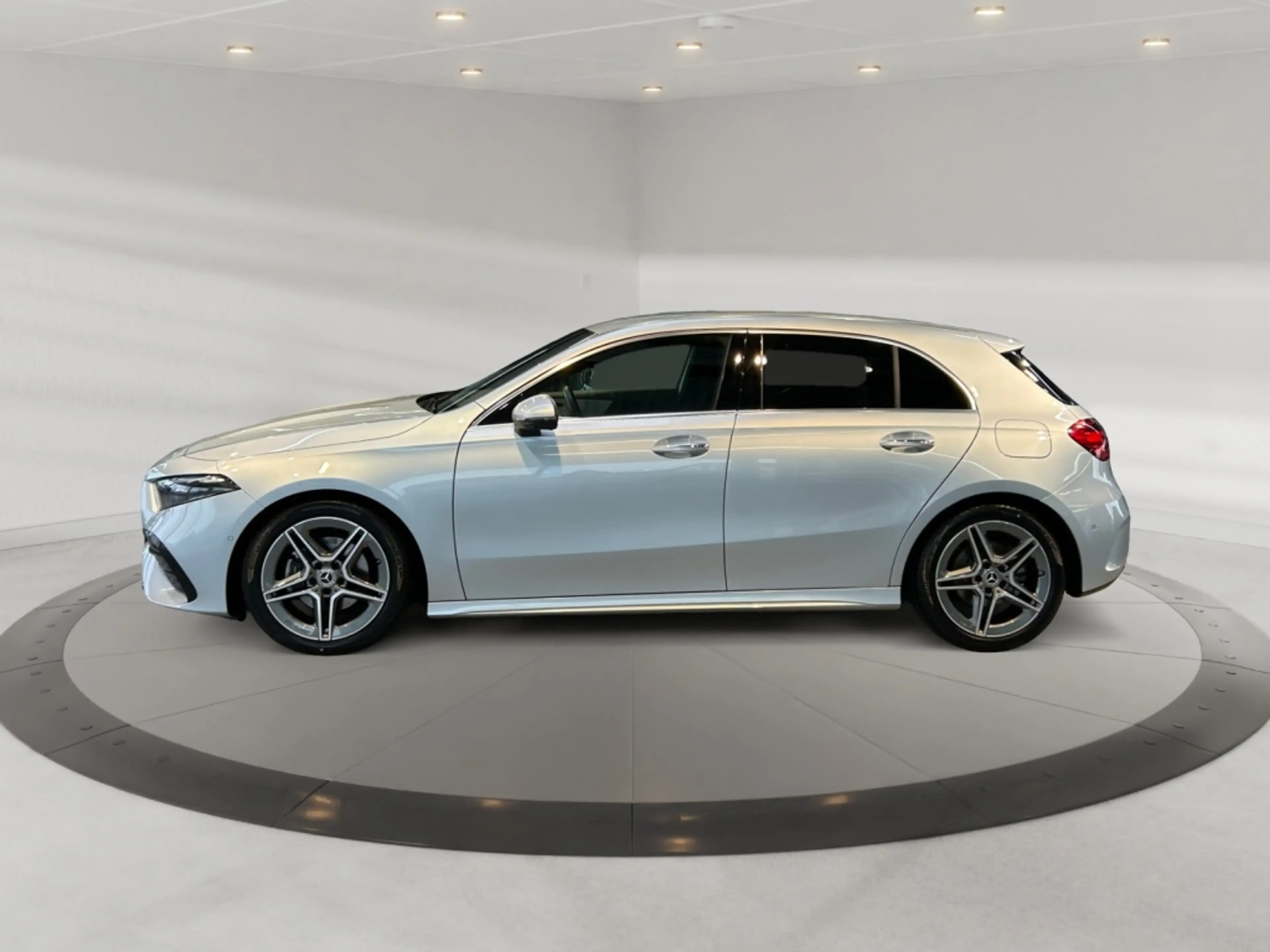 Mercedes-Benz A 200 AMG AMG+MBUX+Wide+360+Cam+LED+Navi+AUT+PTS — photo 6