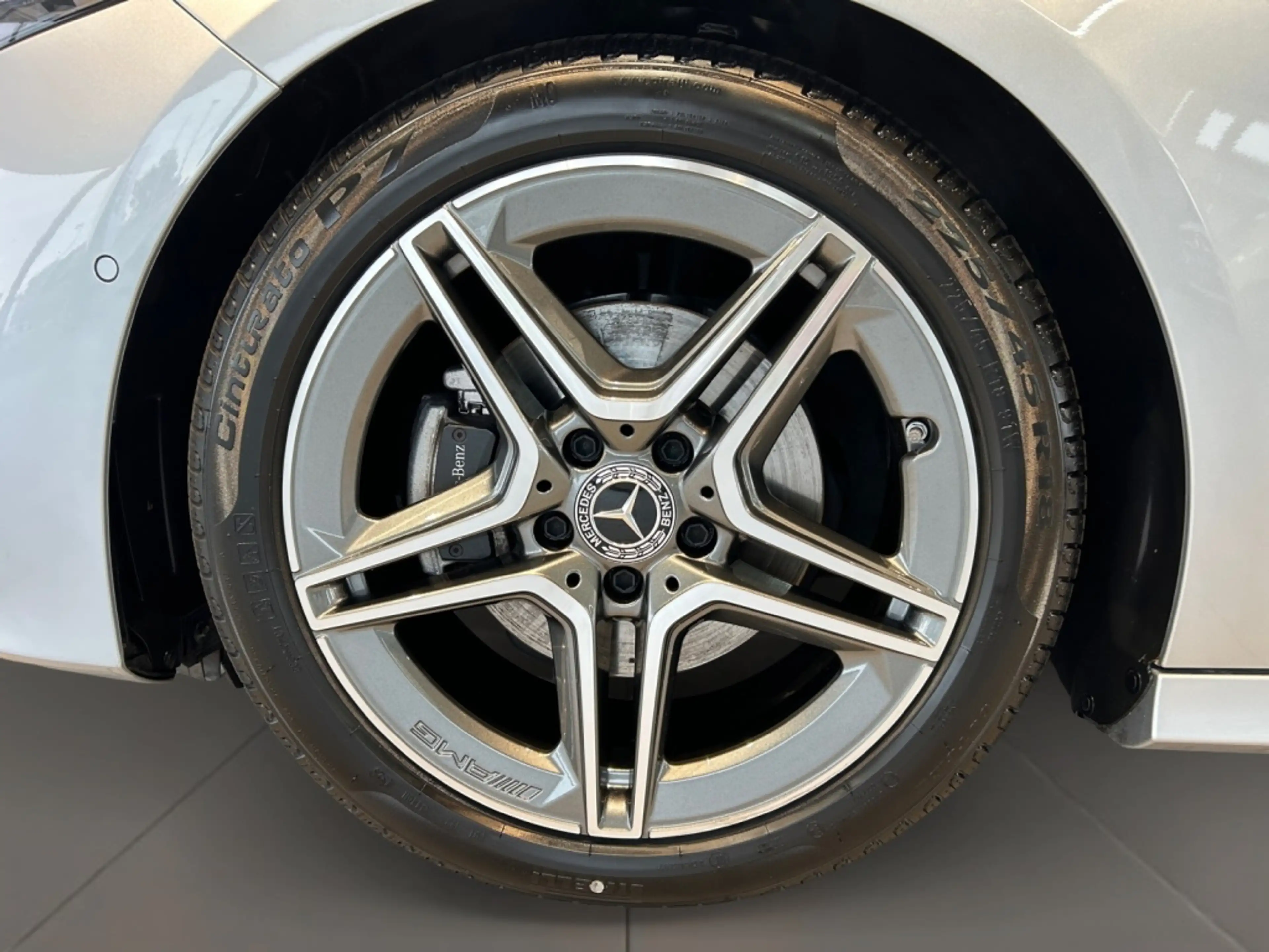 Mercedes-Benz A 200 AMG AMG+MBUX+Wide+360+Cam+LED+Navi+AUT+PTS — photo 9