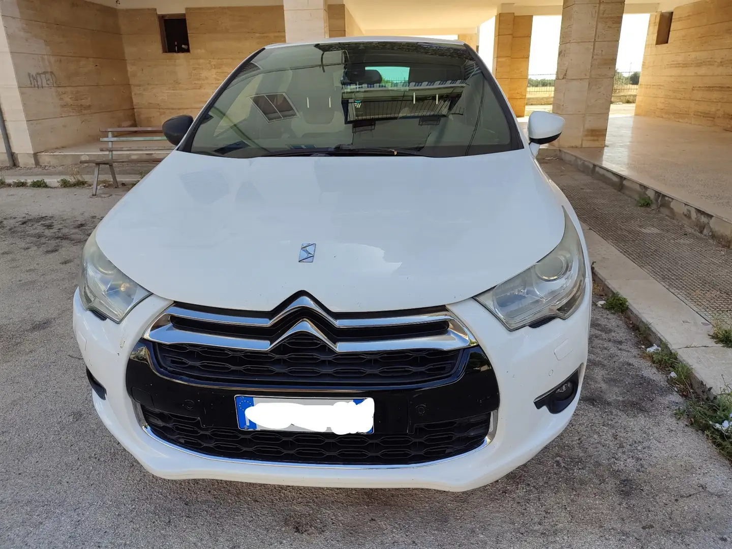 Citroen DS4 1.6 e-hdi (airdream) So Chic 115cv - 1