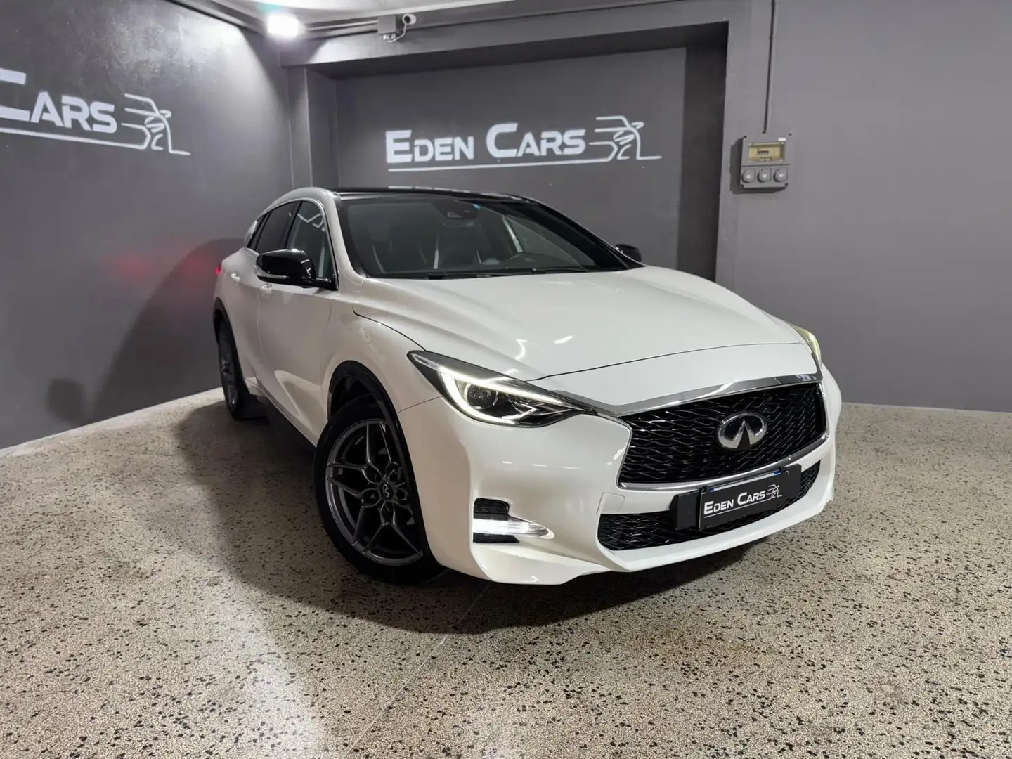 Infiniti Q30 Q30 1.5d Premium Tech Gallery White 109cv Bianco - 2