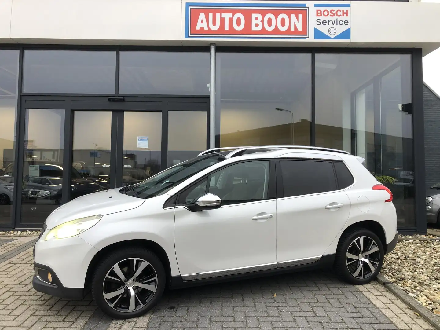Peugeot 2008 1.6VTi 120PK FELINE : PANO/ECC/PDC/LMV Weiß - 1