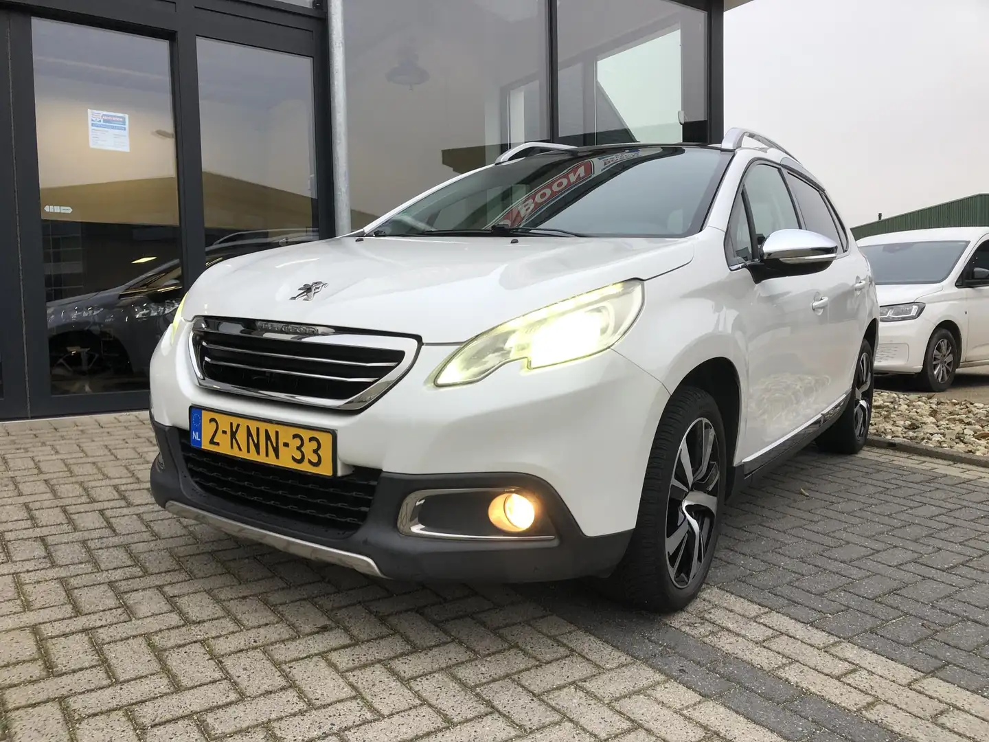 Peugeot 2008 1.6VTi 120PK FELINE : PANO/ECC/PDC/LMV Weiß - 2