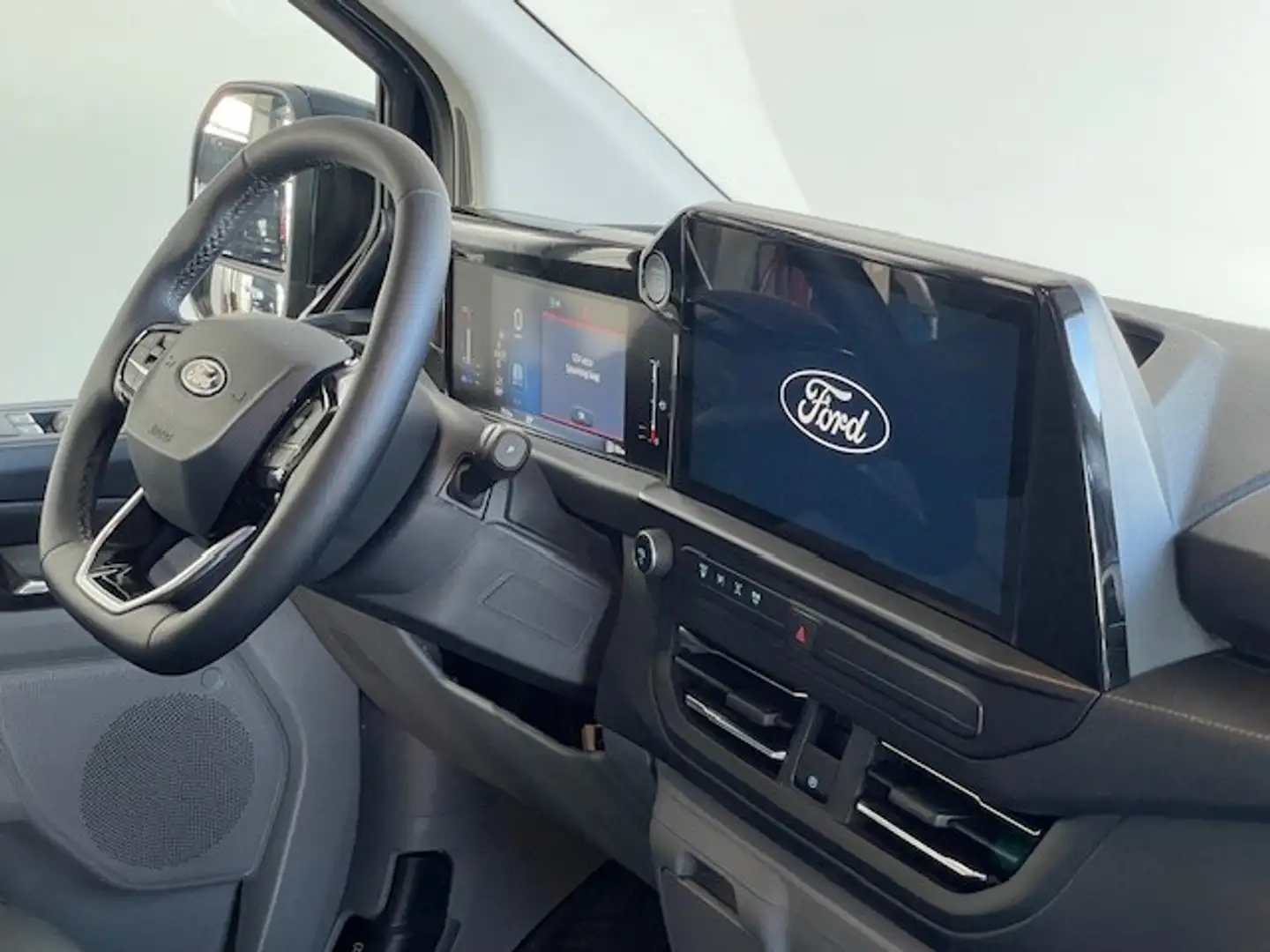Ford Transit Custom 2.0 TDCI L2H1 170PK AUT NEXT LEVEL EDITION Zwart - 2