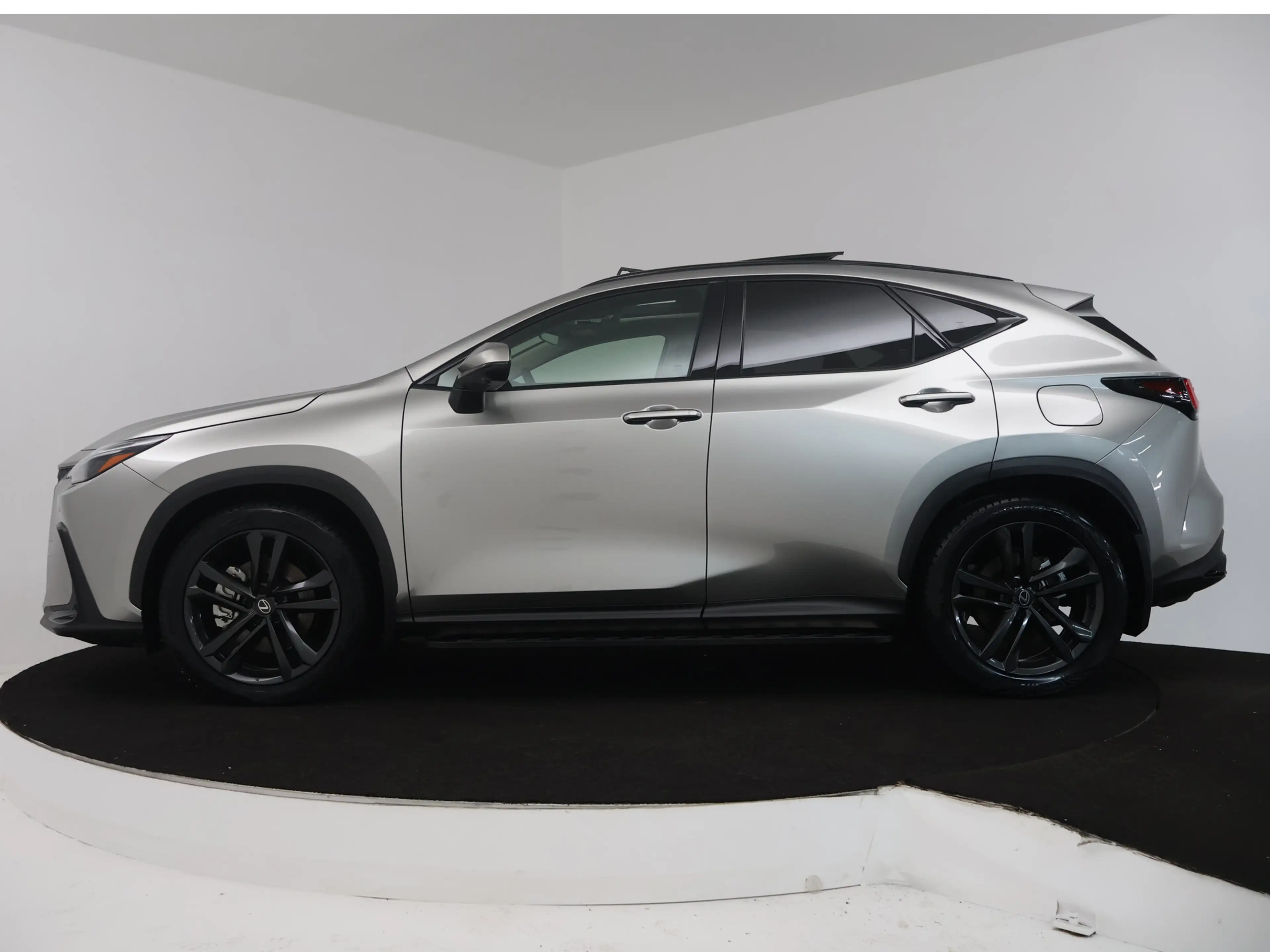 Lexus NX 450h+ AWD 35th Edition | Explorer Pack | Panoramisch dak — photo 3