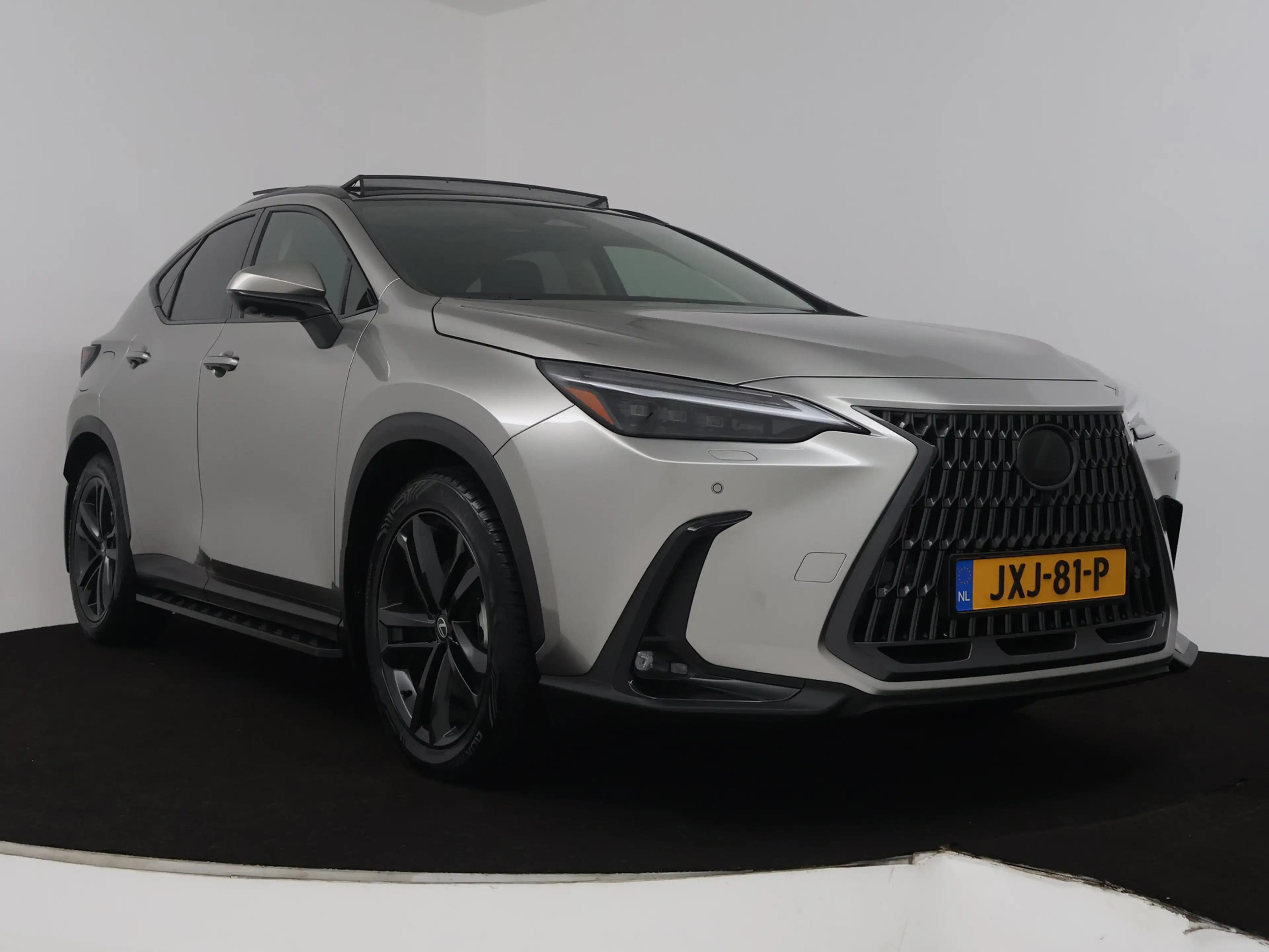Lexus NX 450h+ AWD 35th Edition | Explorer Pack | Panoramisch dak — photo 15