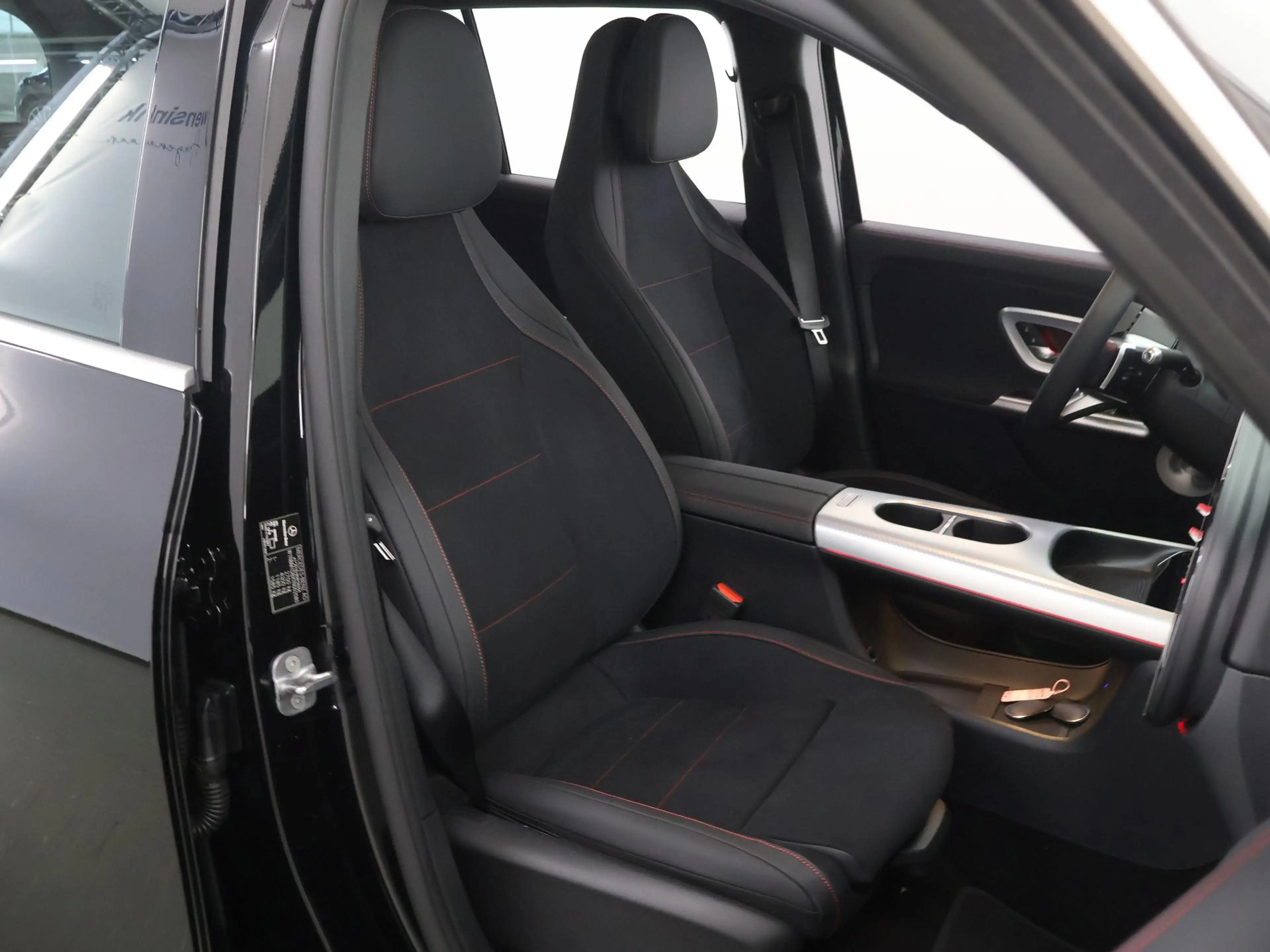 Mercedes-Benz GLB 250 250+ Business Solution AMG 85.5 kWh | Premium plus — photo 10