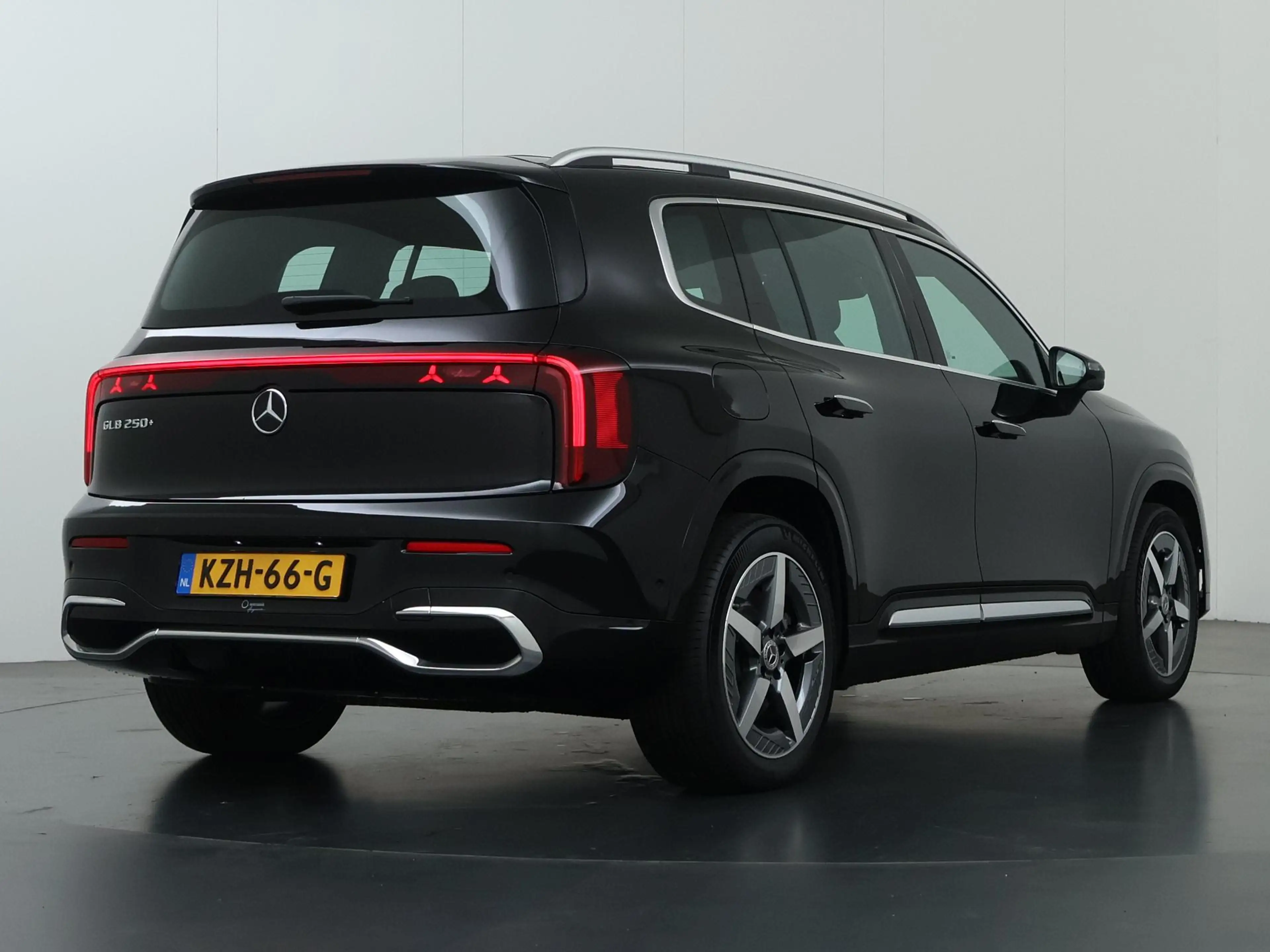 Mercedes-Benz GLB 250 250+ Business Solution AMG 85.5 kWh | Premium plus — photo 2