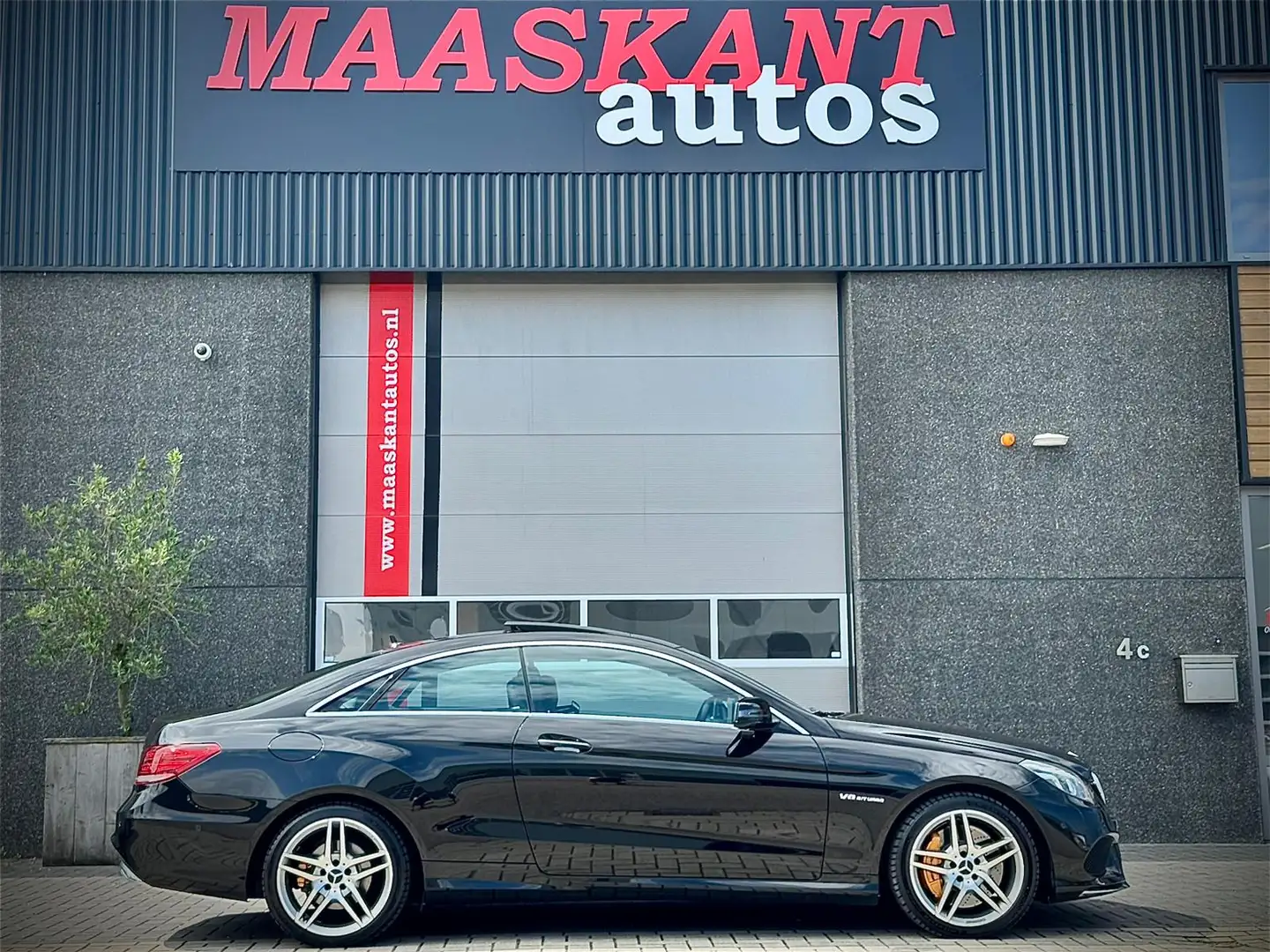 Mercedes-Benz E 500 Coupé / V8 Biturbo / 408pk / Amg pack / Pano / Har Noir - 1