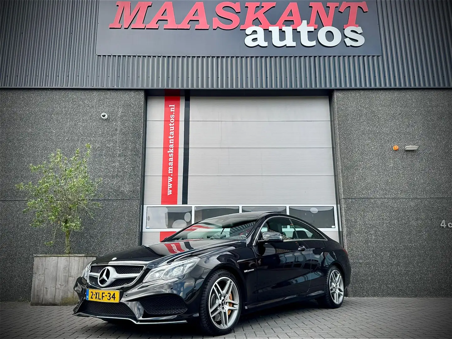 Mercedes-Benz E 500 Coupé / V8 Biturbo / 408pk / Amg pack / Pano / Har Noir - 2