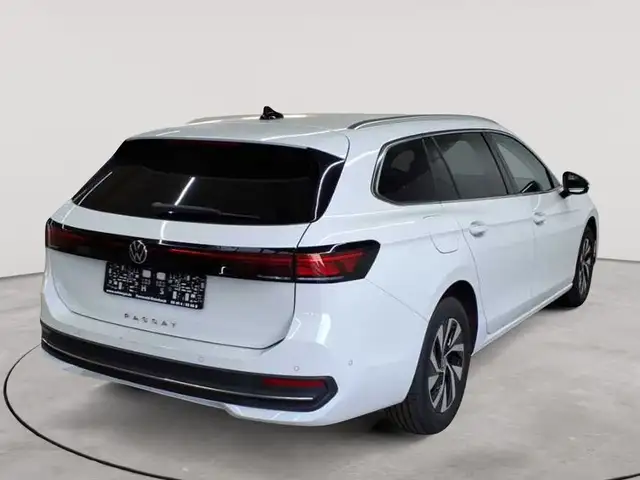 Volkswagen Passat view 4