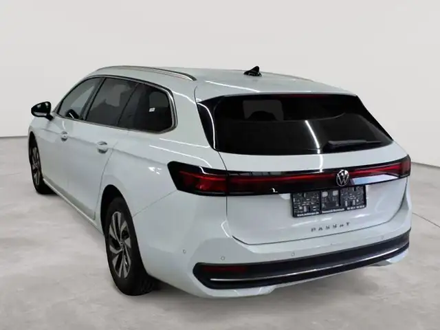 Volkswagen Passat view 5