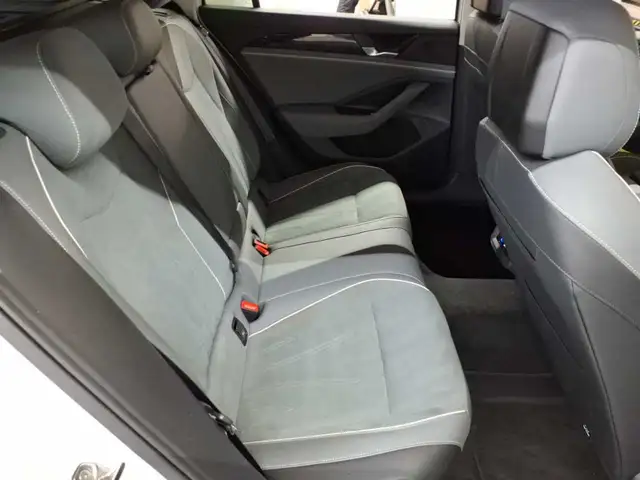 Volkswagen Passat view 14