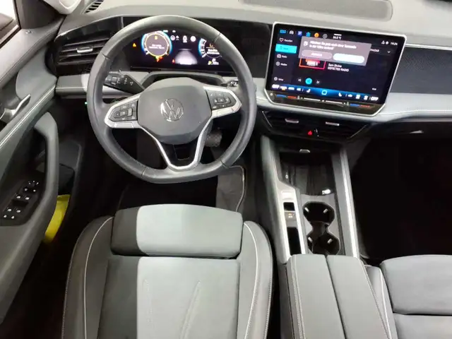 Volkswagen Passat view 10