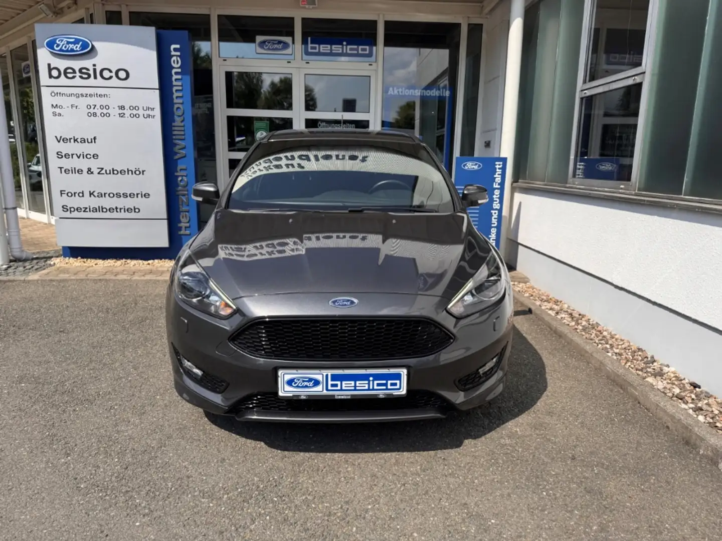 Ford Focus ST-Line+NAV+DAB+Xenon+PDC+WinterPak+LMF+ Grijs - 2