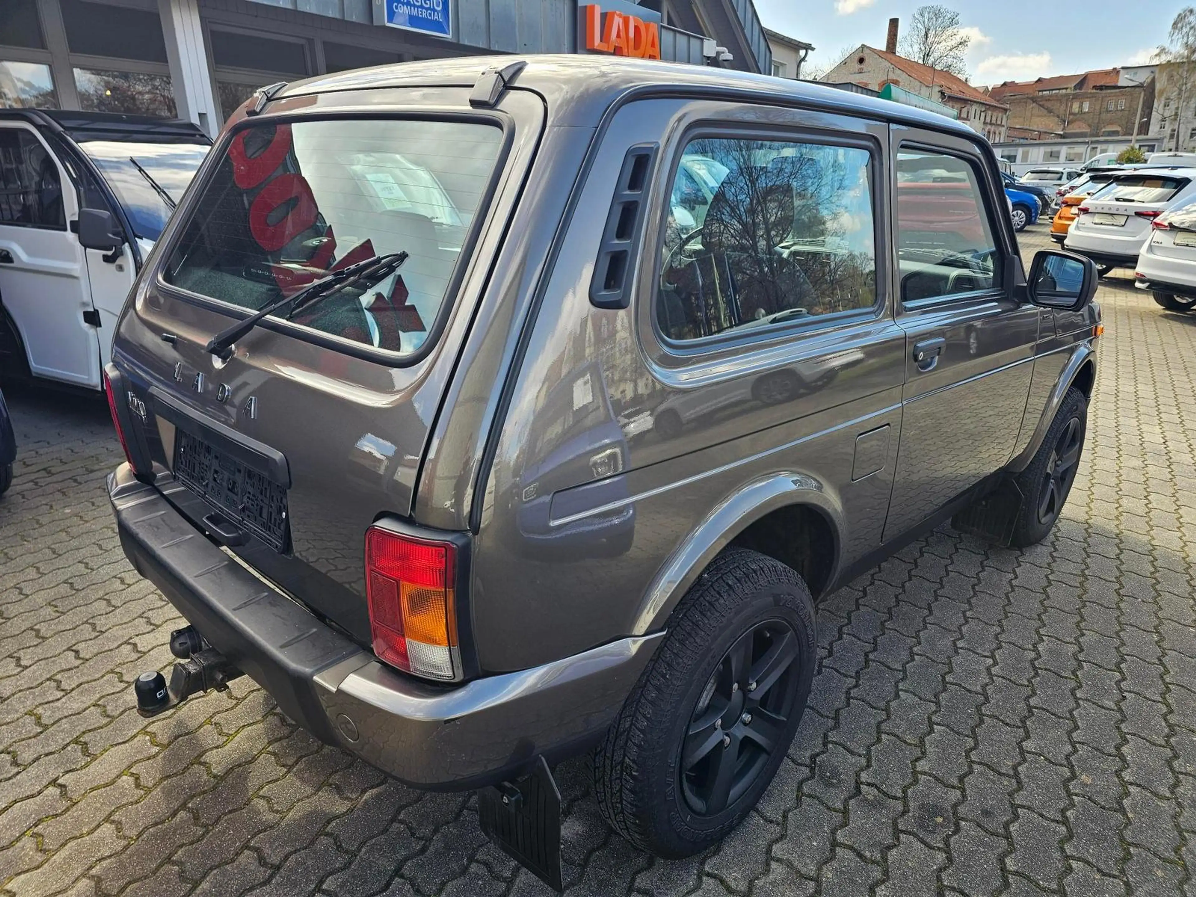 Lada Niva 1.7i 4x4 BLACK EDITION+RADIO+AHK+ALLWETTER+ — photo 3