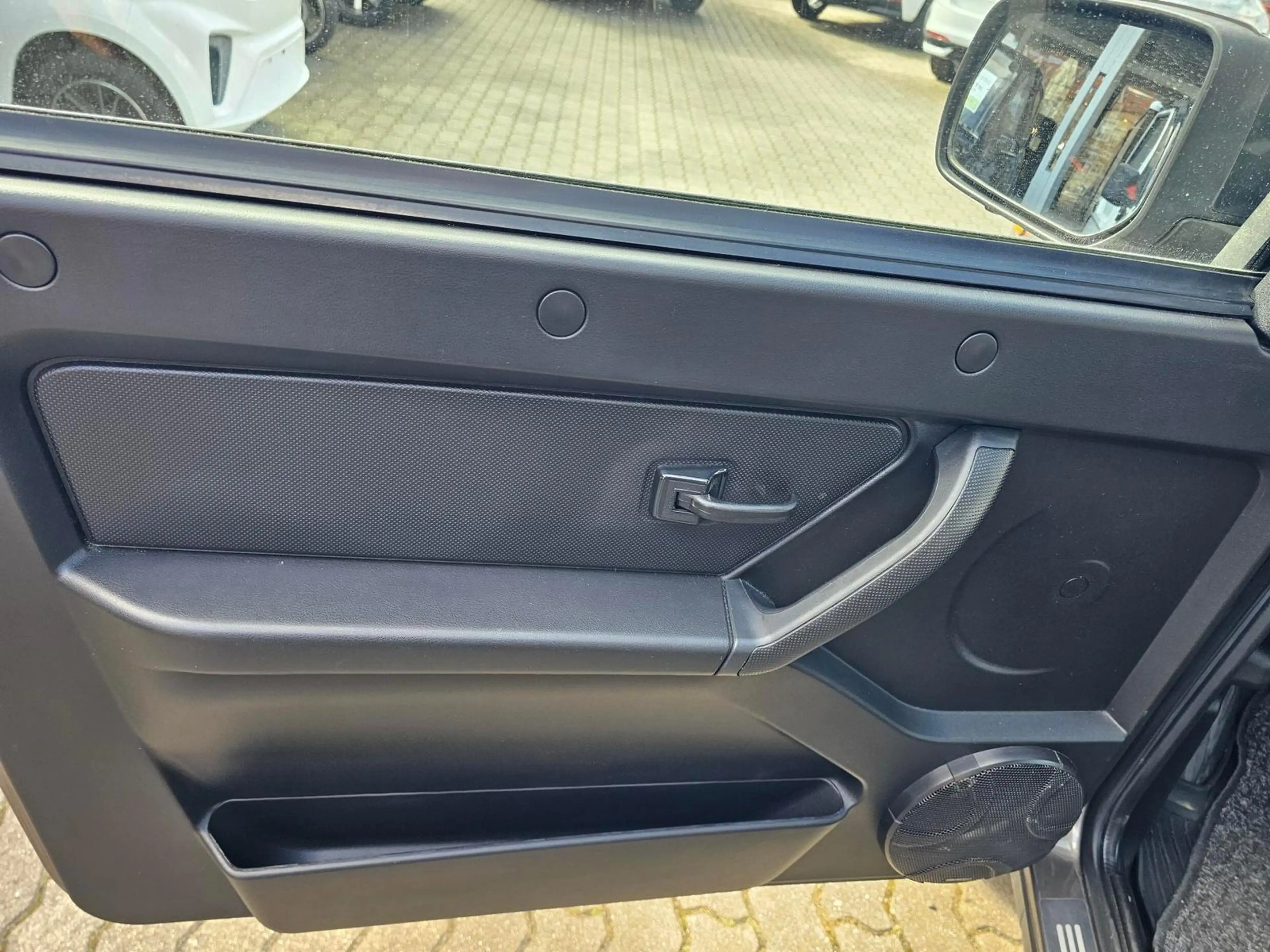 Lada Niva 1.7i 4x4 BLACK EDITION+RADIO+AHK+ALLWETTER+ — photo 8