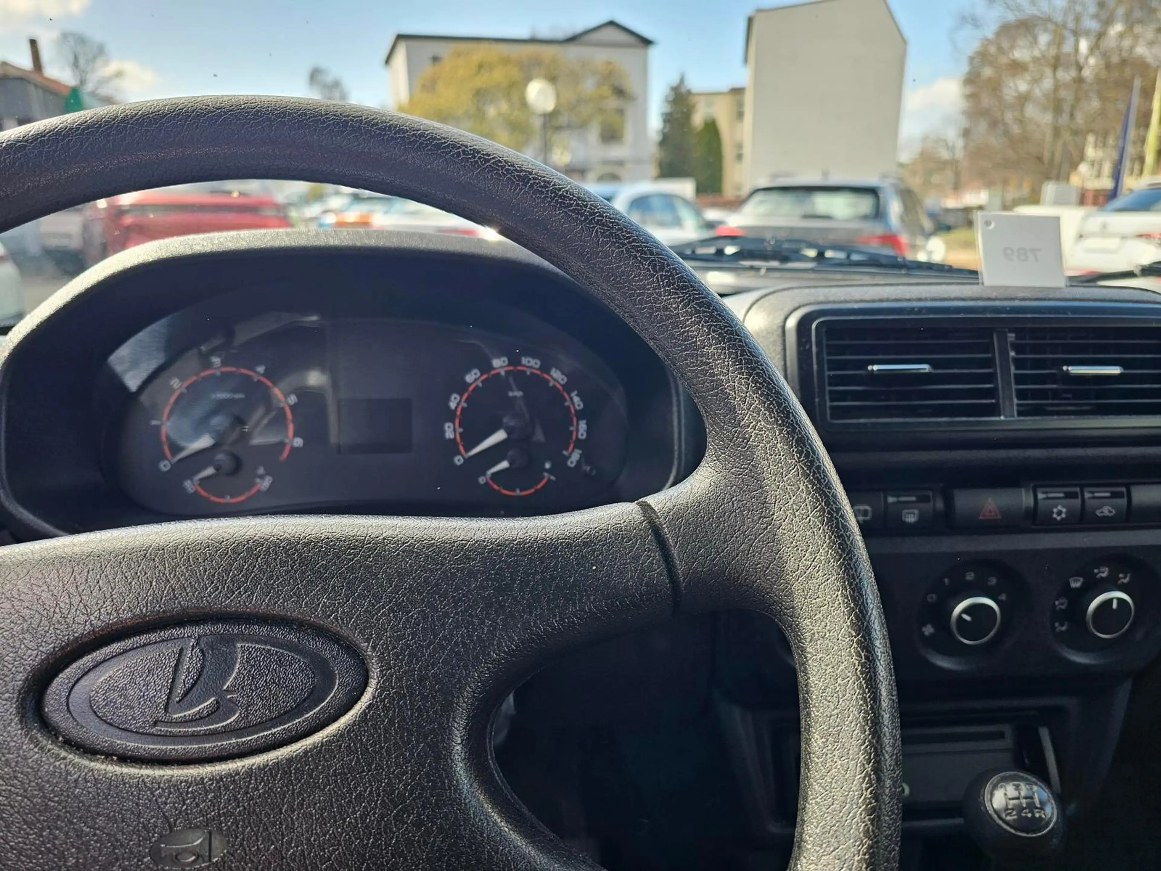 Lada Niva 1.7i 4x4 BLACK EDITION+RADIO+AHK+ALLWETTER+ — photo 12