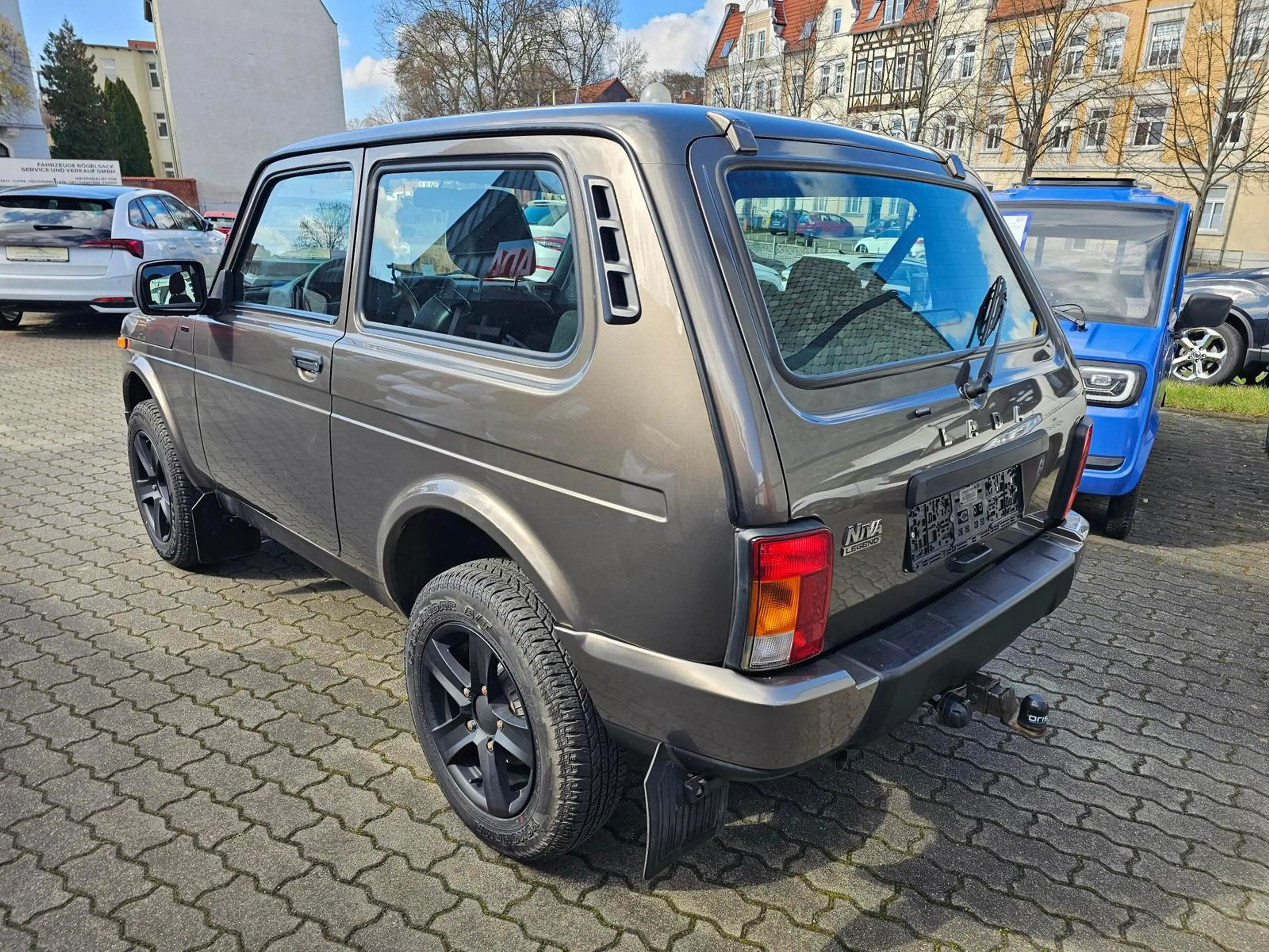Lada Niva 1.7i 4x4 BLACK EDITION+RADIO+AHK+ALLWETTER+ — photo 4