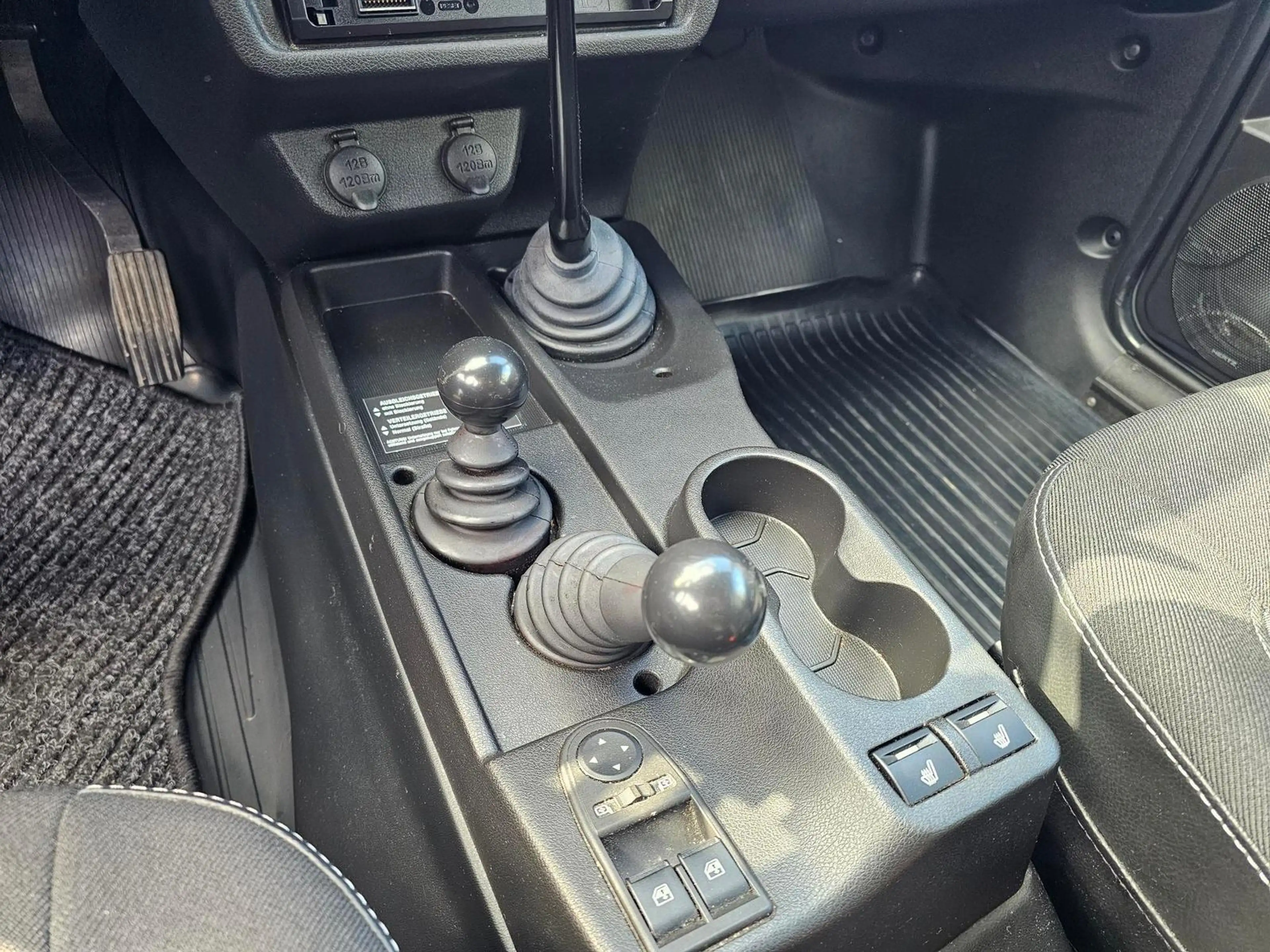 Lada Niva 1.7i 4x4 BLACK EDITION+RADIO+AHK+ALLWETTER+ — photo 11