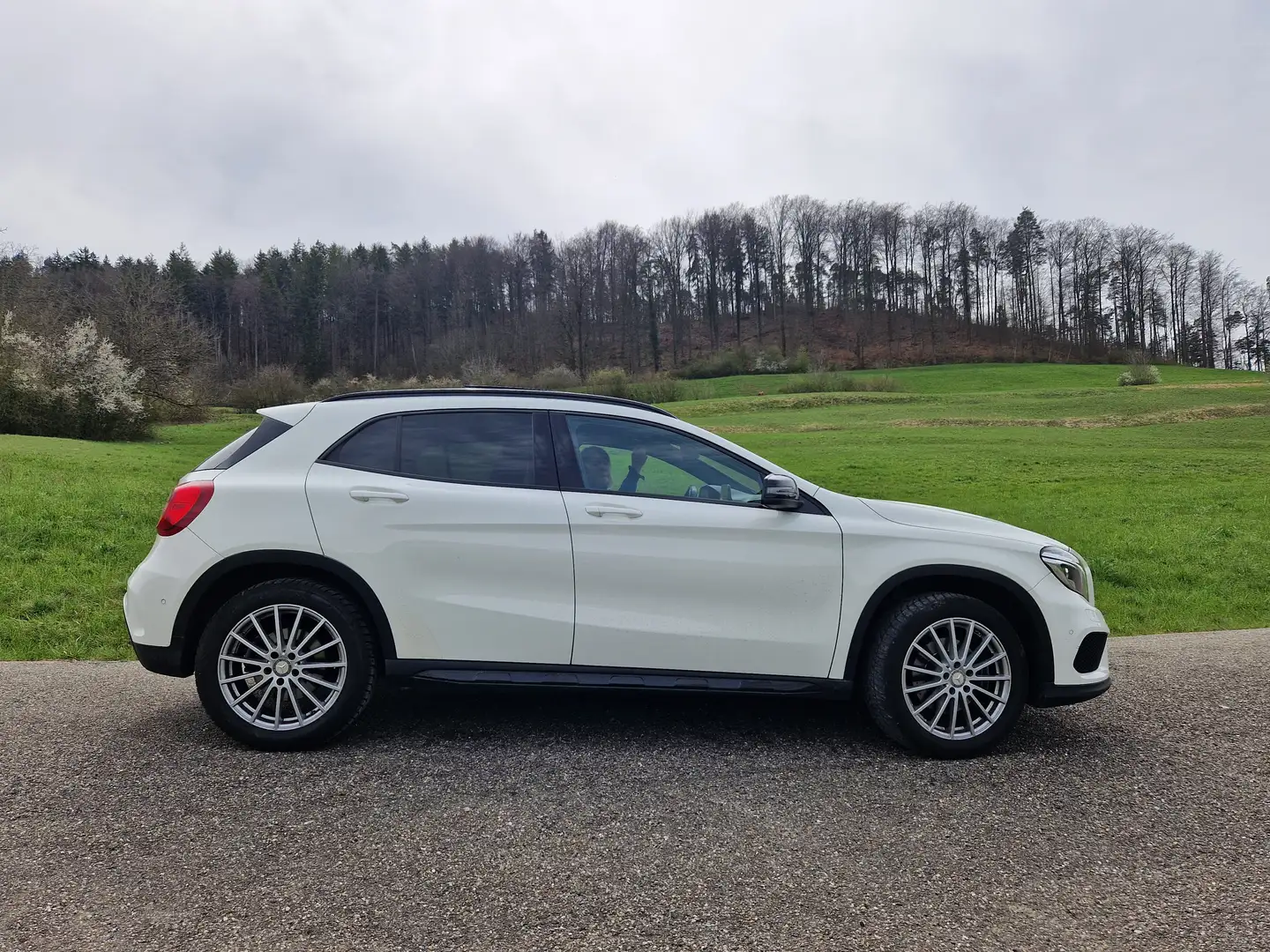 Mercedes-Benz 250 GLA 4MATIC Sport Utility Vehicle, 8 fach bereift Bílá - 2