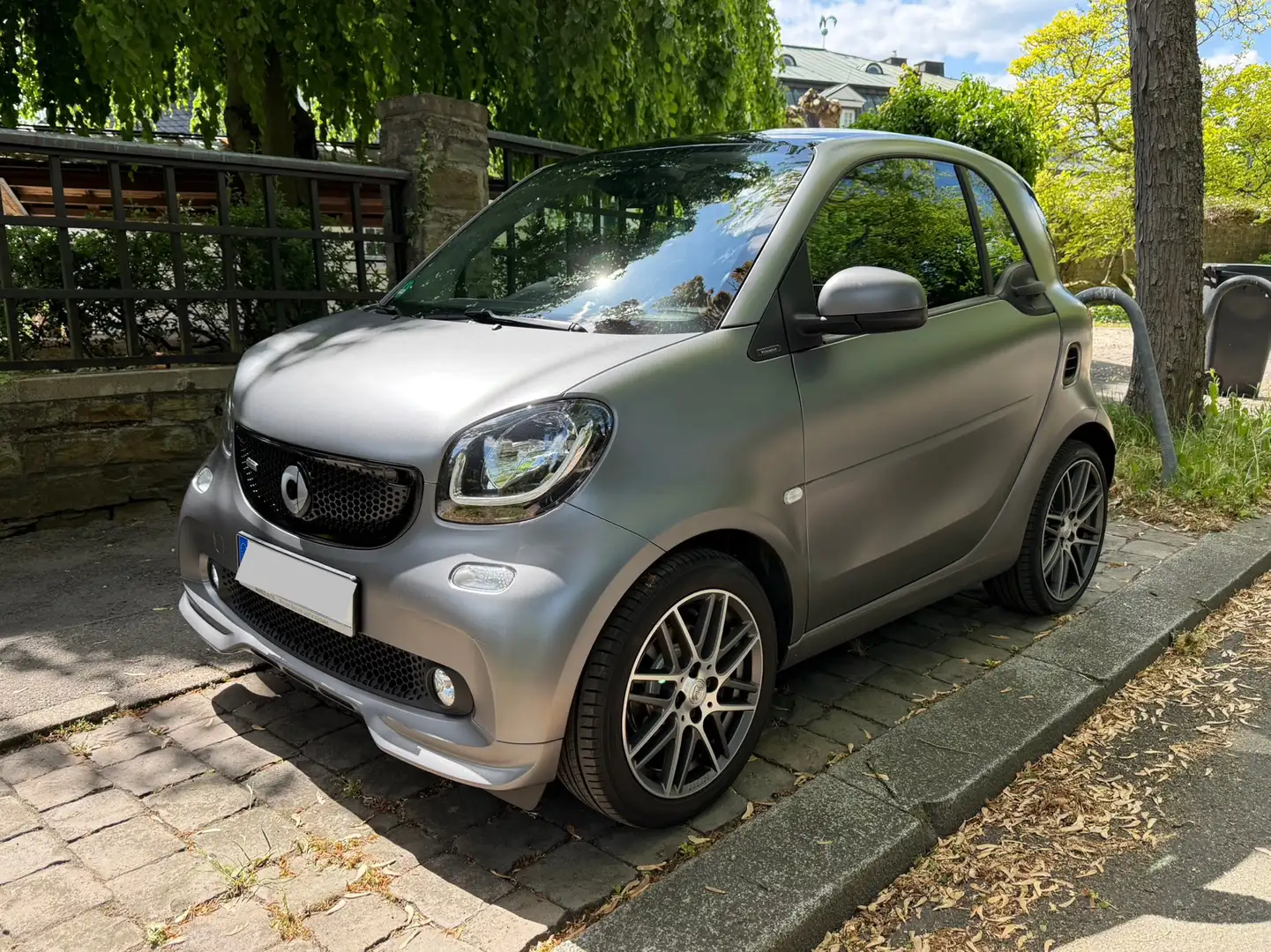 smart forTwo coupe BRABUS Xclusive twinamic *Navi|Cool&Media* Gris - 1