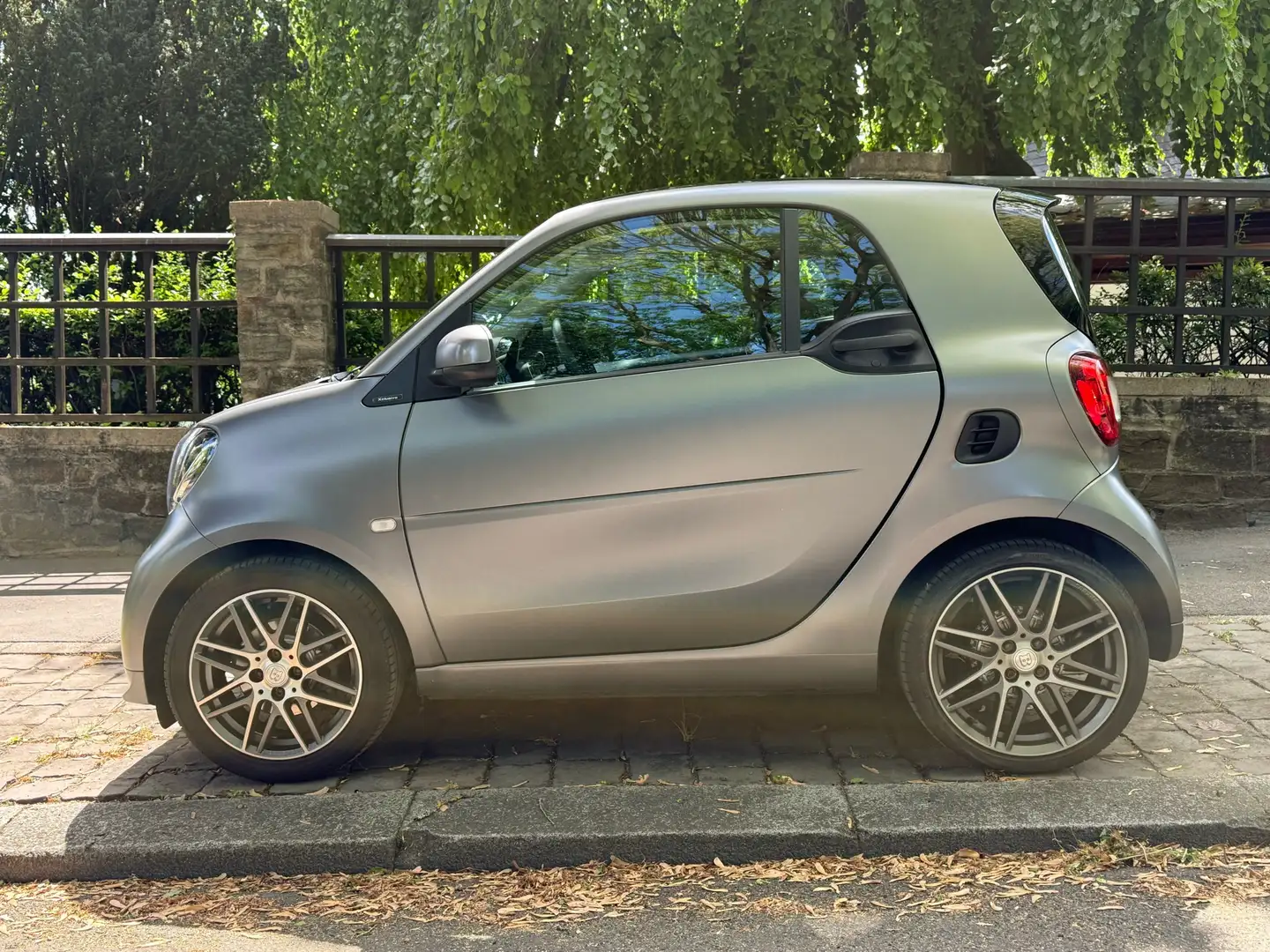 smart forTwo coupe BRABUS Xclusive twinamic *Navi|Cool&Media* Gris - 2