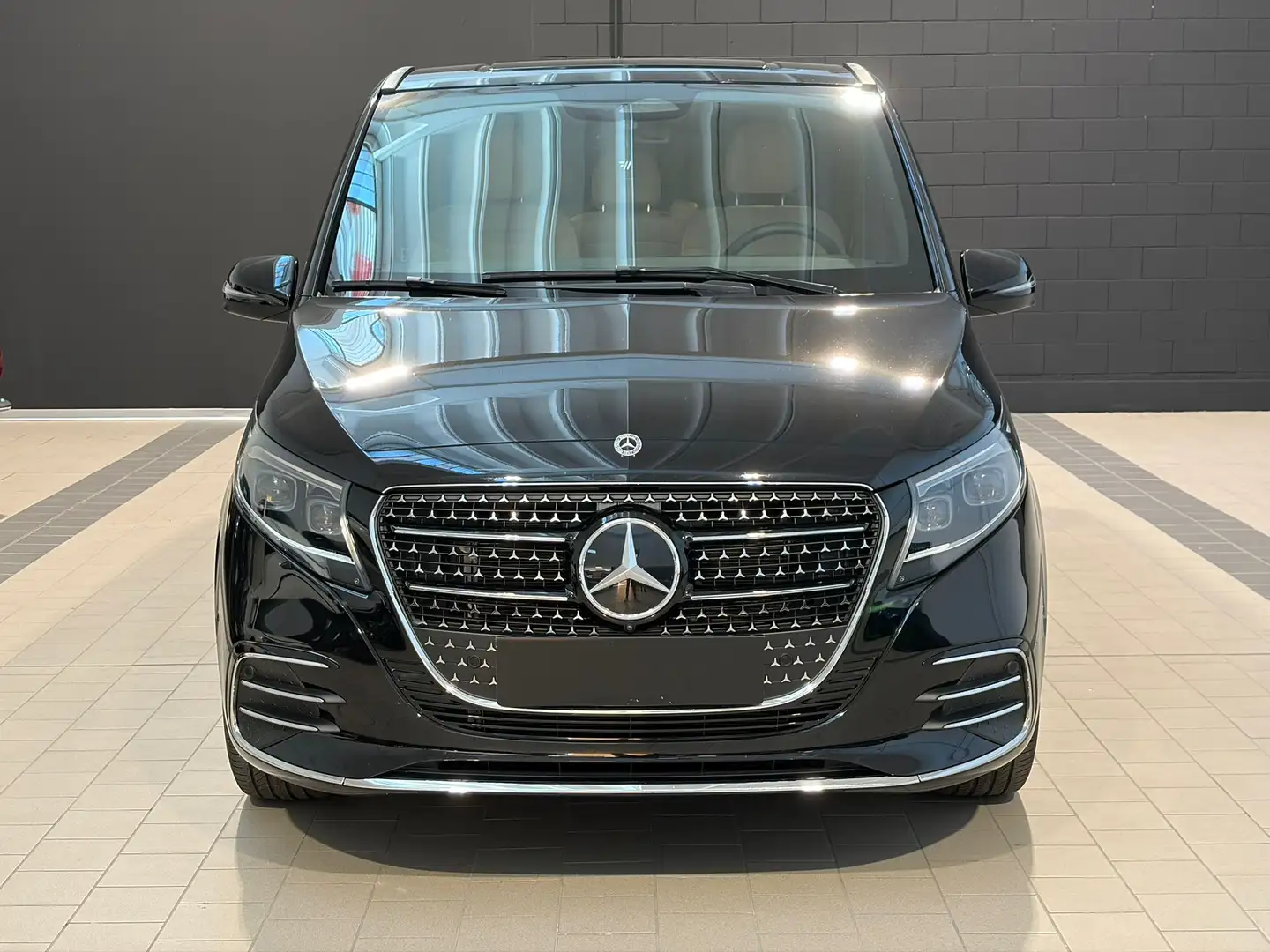 Mercedes-Benz V 220 Extralong d Avantgarde 4matic auto - 2