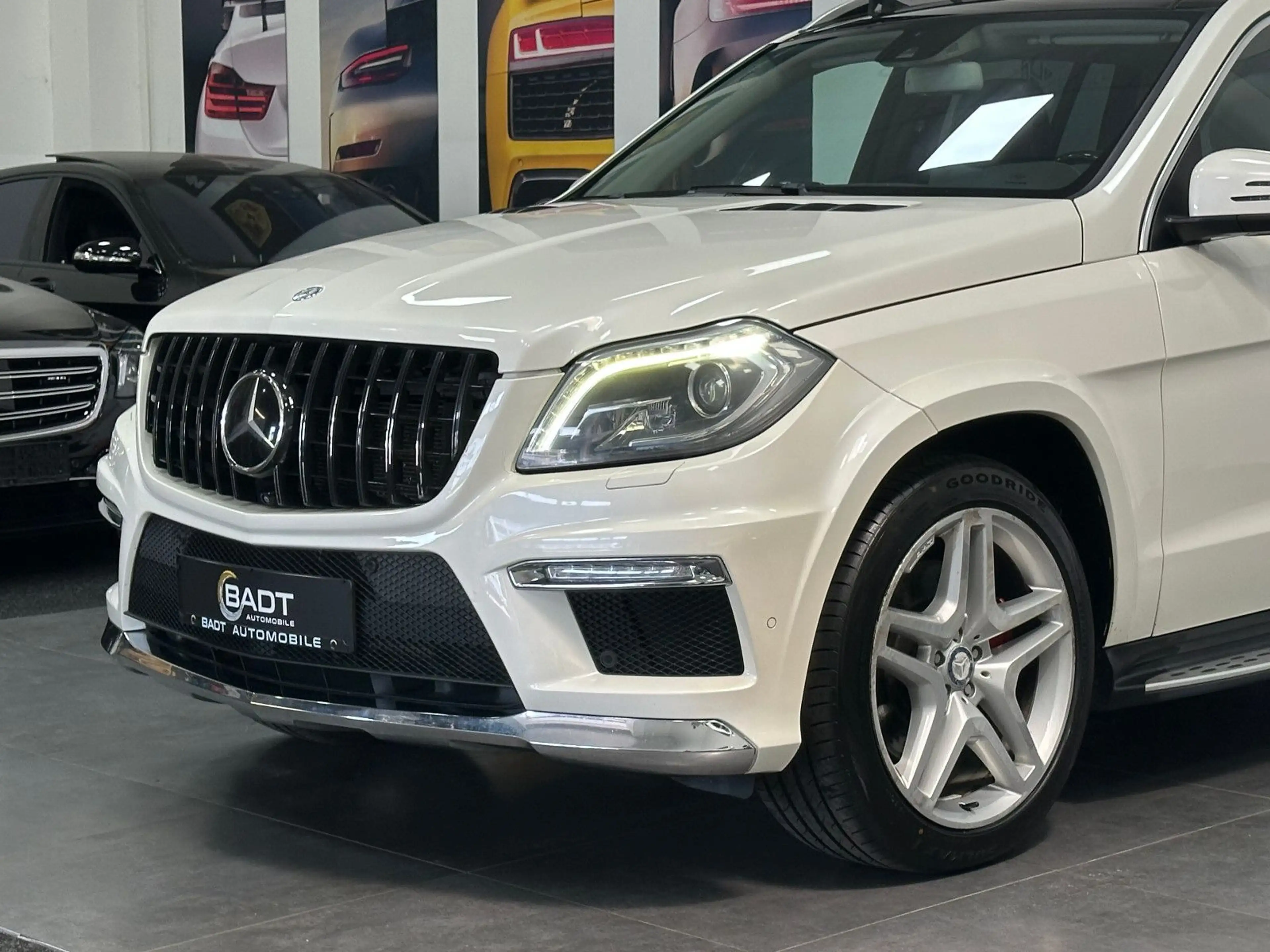 Mercedes-Benz GL 500 BlueEfficiency 4Matic*PANORAMA*AMG*MASSAG — photo 7