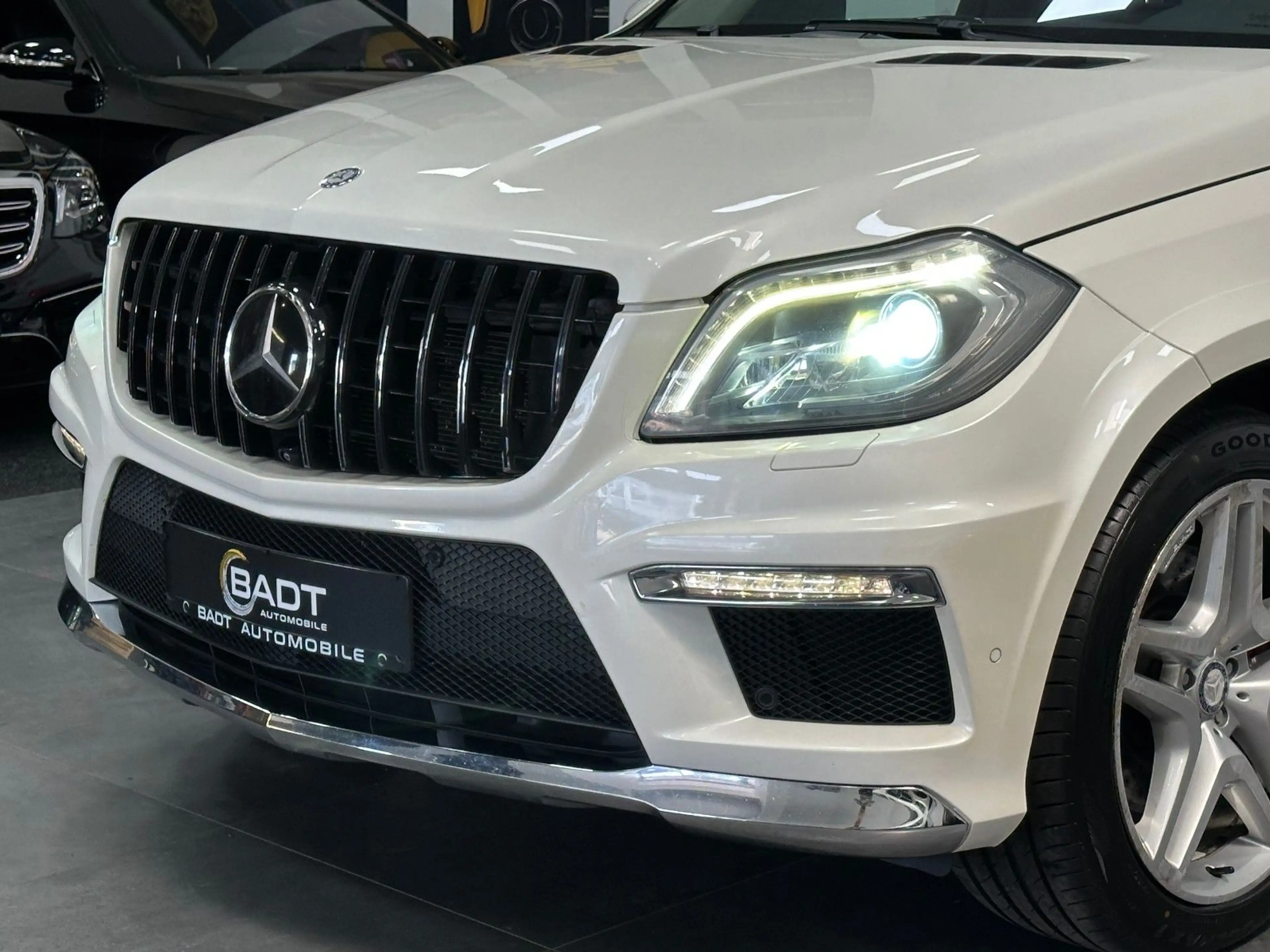 Mercedes-Benz GL 500 BlueEfficiency 4Matic*PANORAMA*AMG*MASSAG — photo 8
