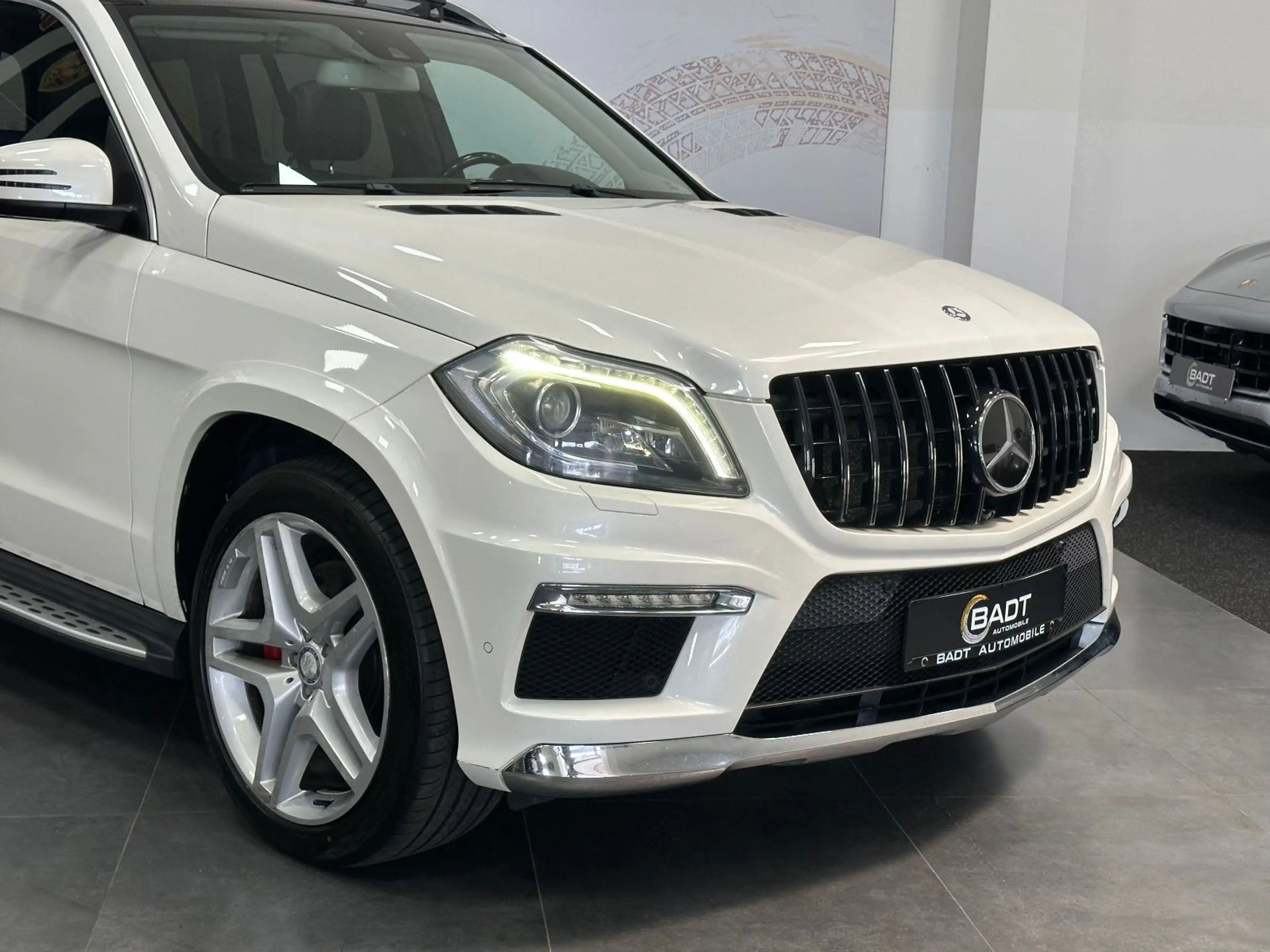 Mercedes-Benz GL 500 BlueEfficiency 4Matic*PANORAMA*AMG*MASSAG — photo 2