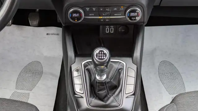 Ford Focus view 8