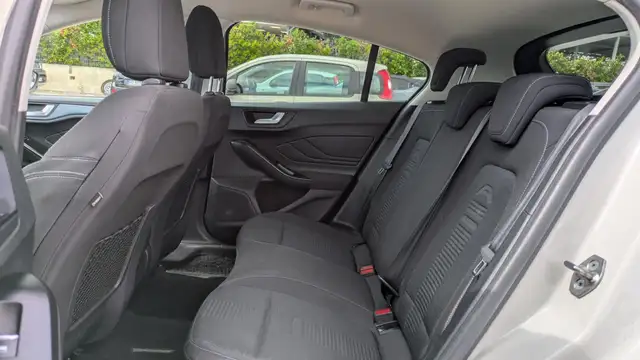 Ford Focus view 14