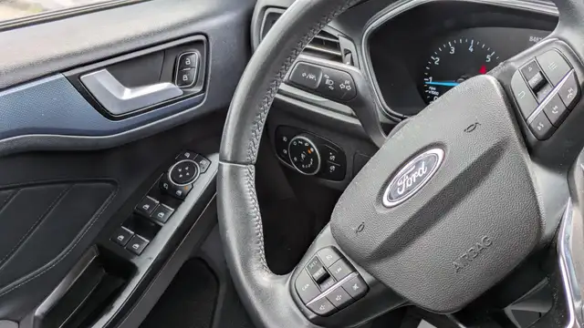 Ford Focus view 11