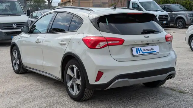 Ford Focus view 4