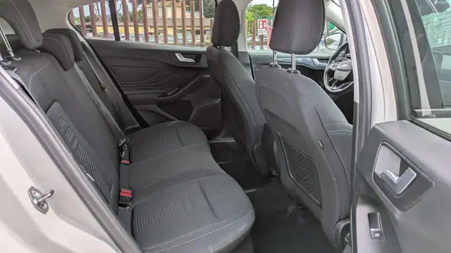 Ford Focus view 15