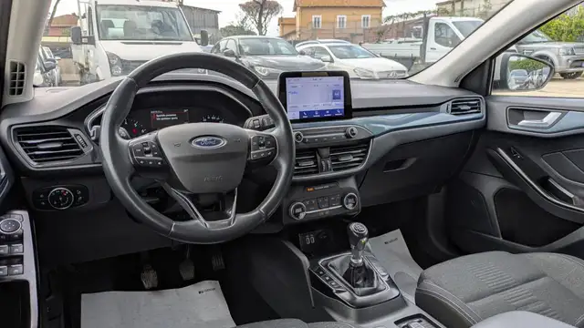 Ford Focus view 5