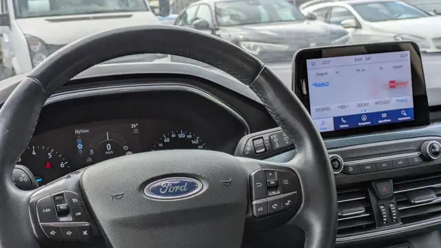 Ford Focus view 9