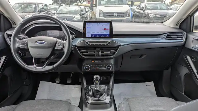 Ford Focus view 6
