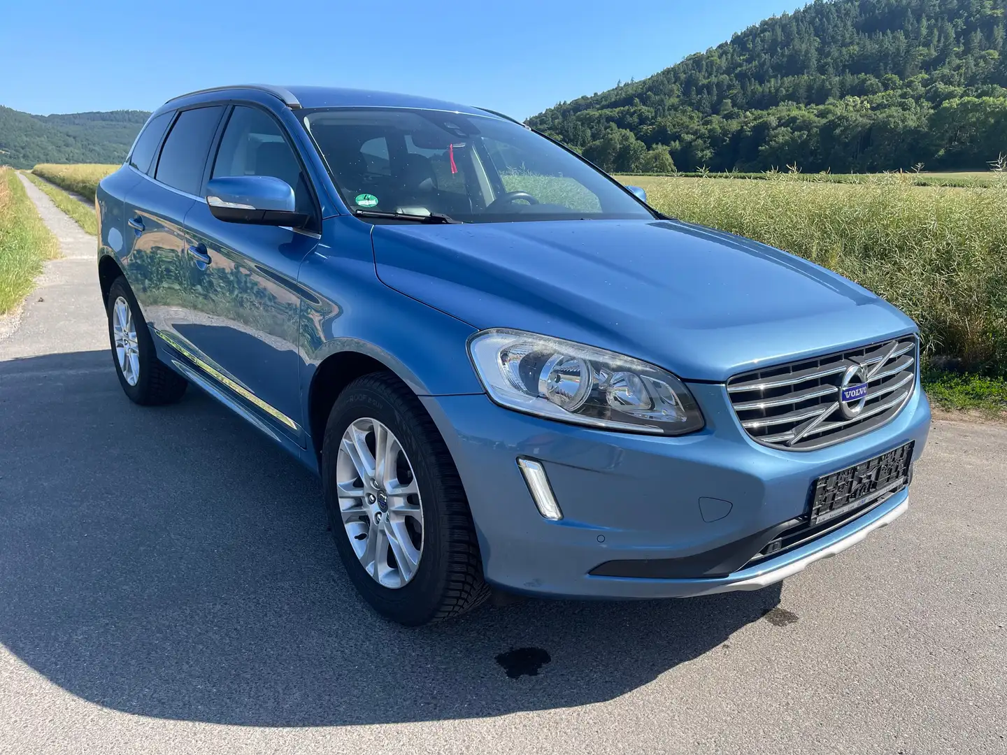 Volvo XC60 D4 AWD Summum Tüv Neu Blau - 1