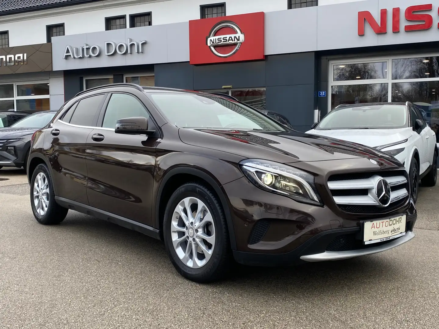 Mercedes-Benz GLA 220 GLA 220 d 4MATIC Aut. **VOLL** Braun - 2